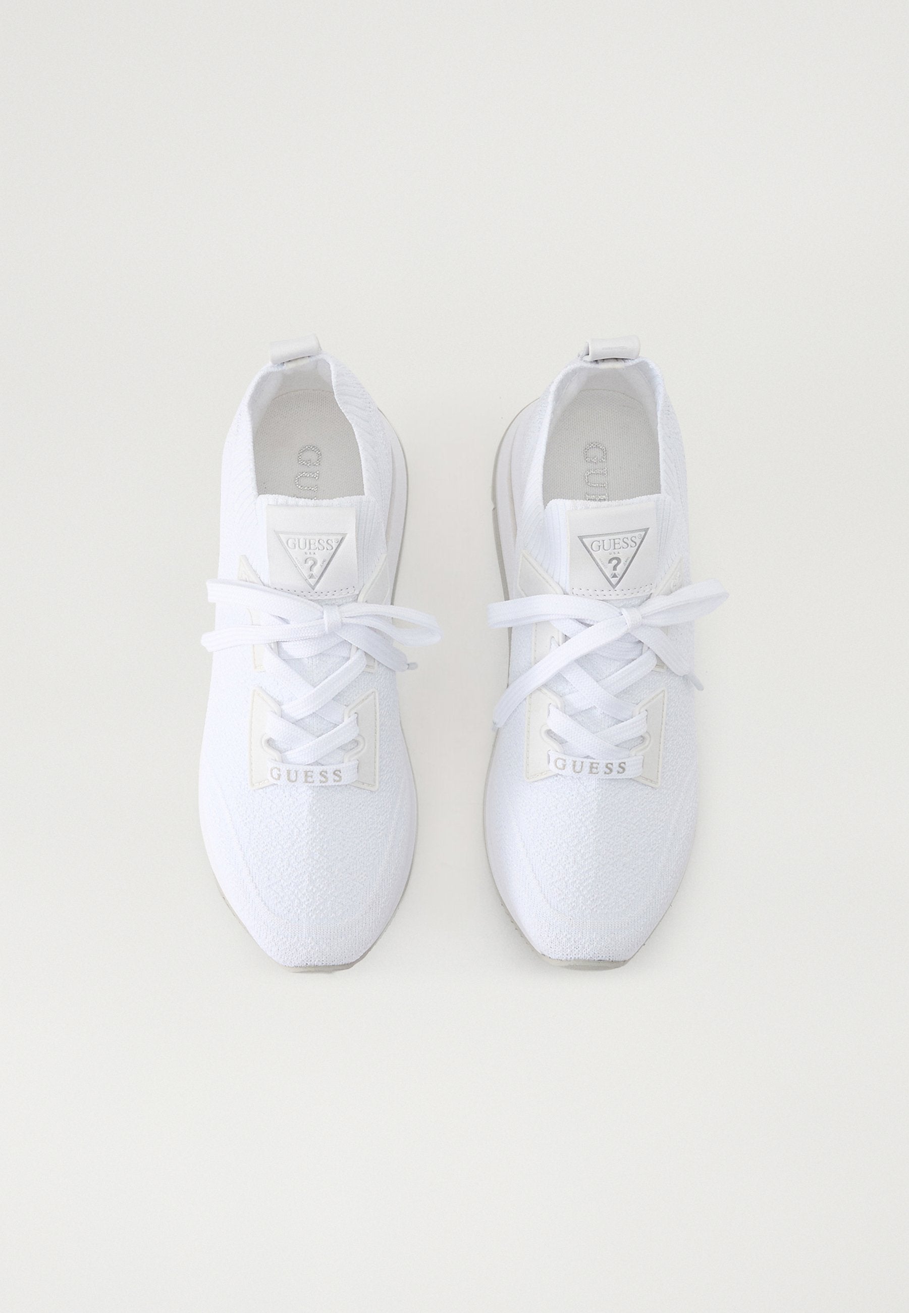 סניקרס גס Esti