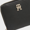 ארנק טומי הילפיגר Th Monogram Plaque