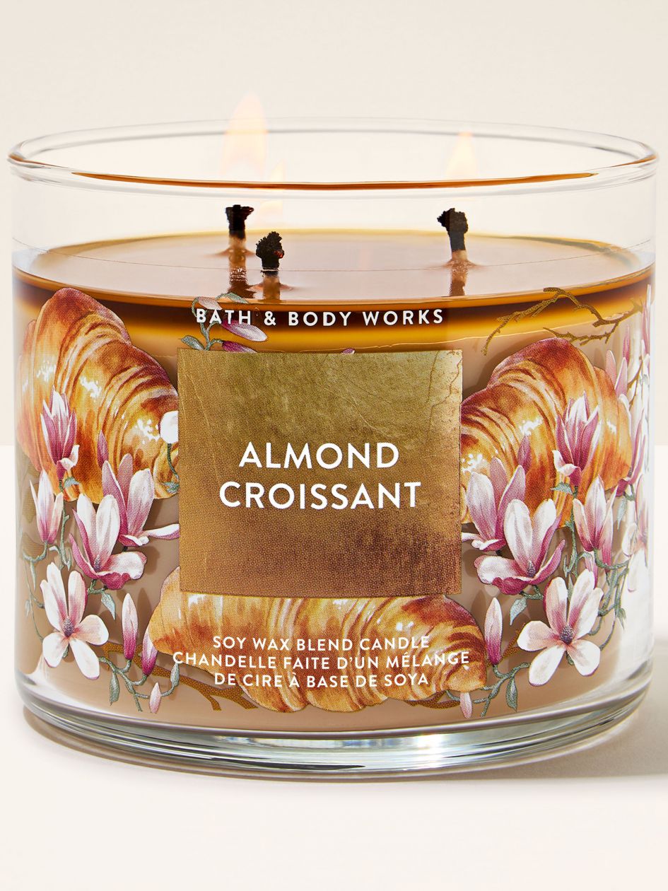 شمعة معطرة باث اند بودي وركس Almond Croissant 3-Wick