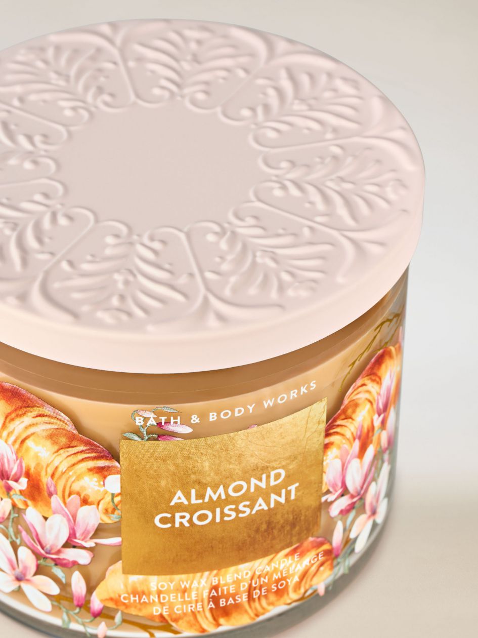 شمعة معطرة باث اند بودي وركس Almond Croissant 3-Wick