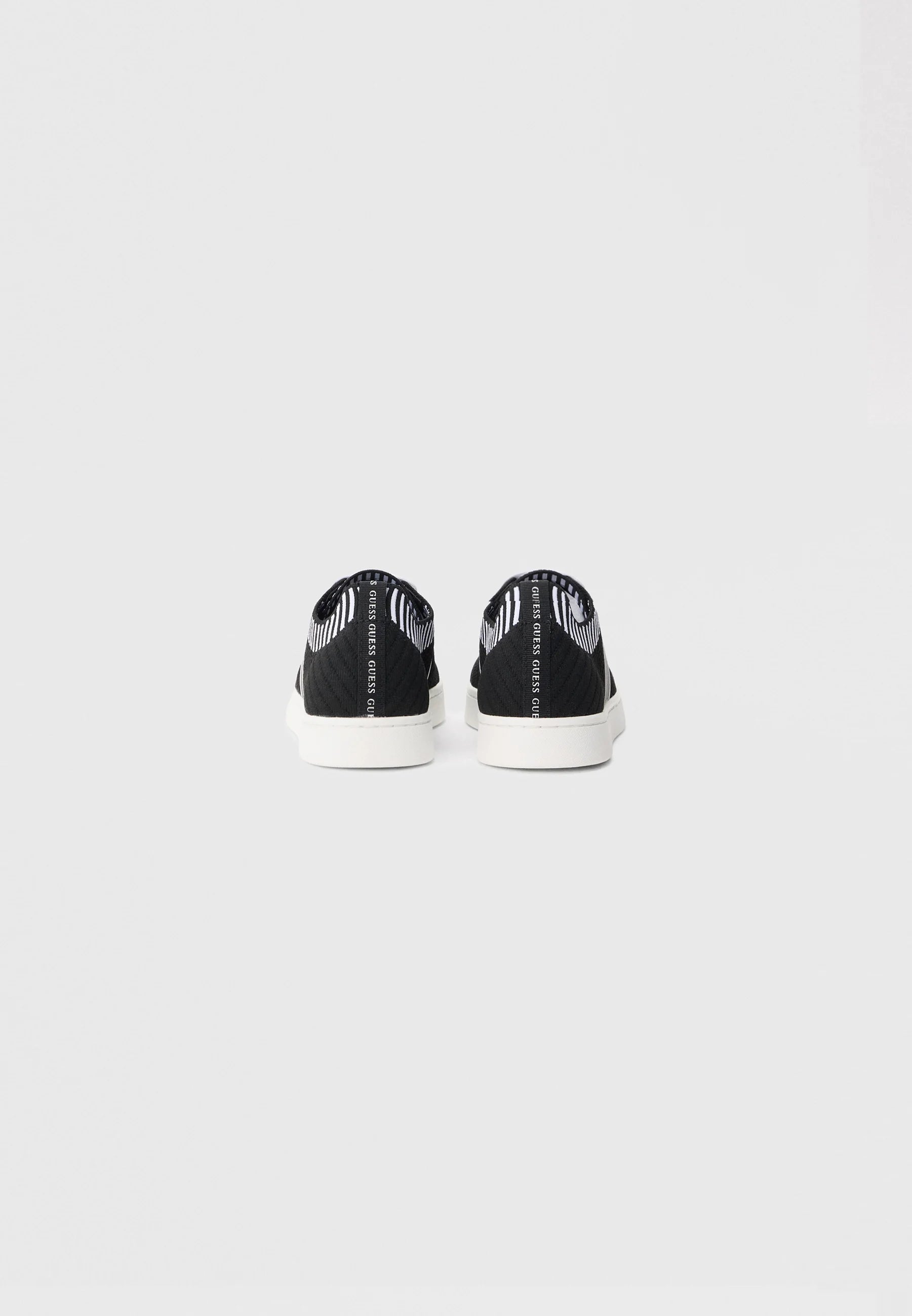 סניקרס גס Jrixie