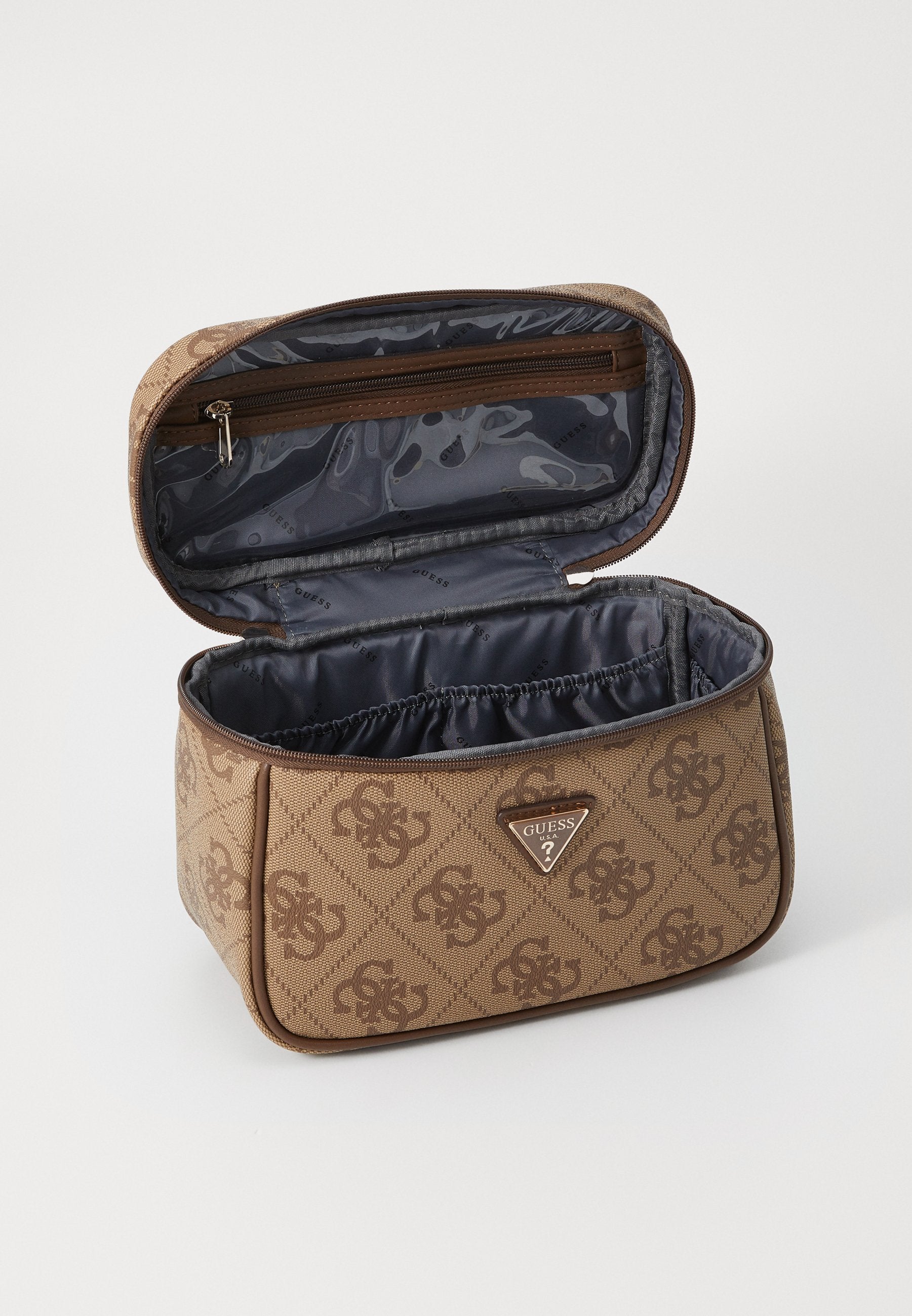 حقيبة جيس Berta Toiletry Train Case