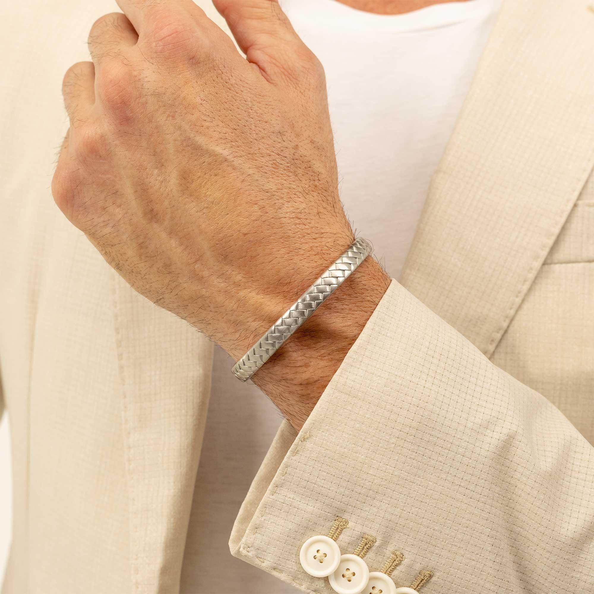 اسوارة هيوجو بوس