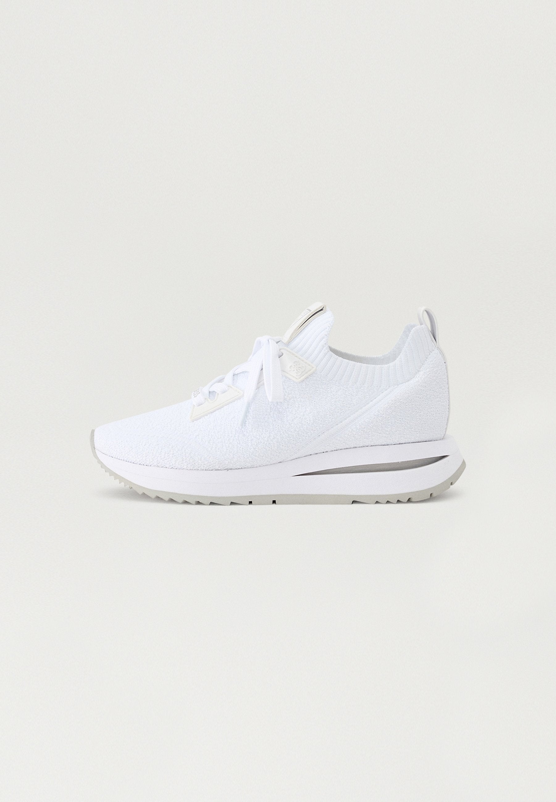 סניקרס גס Esti