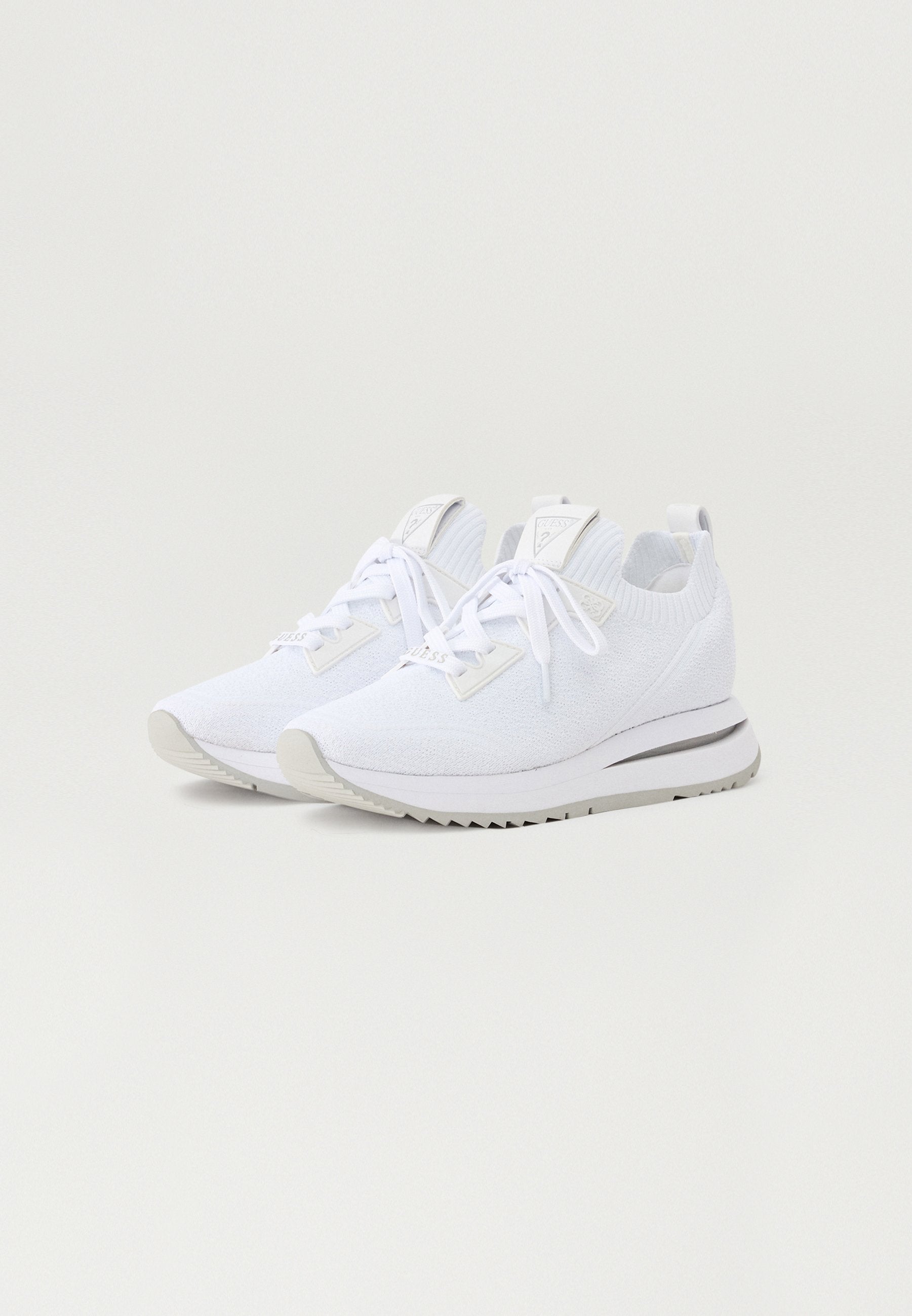 סניקרס גס Esti