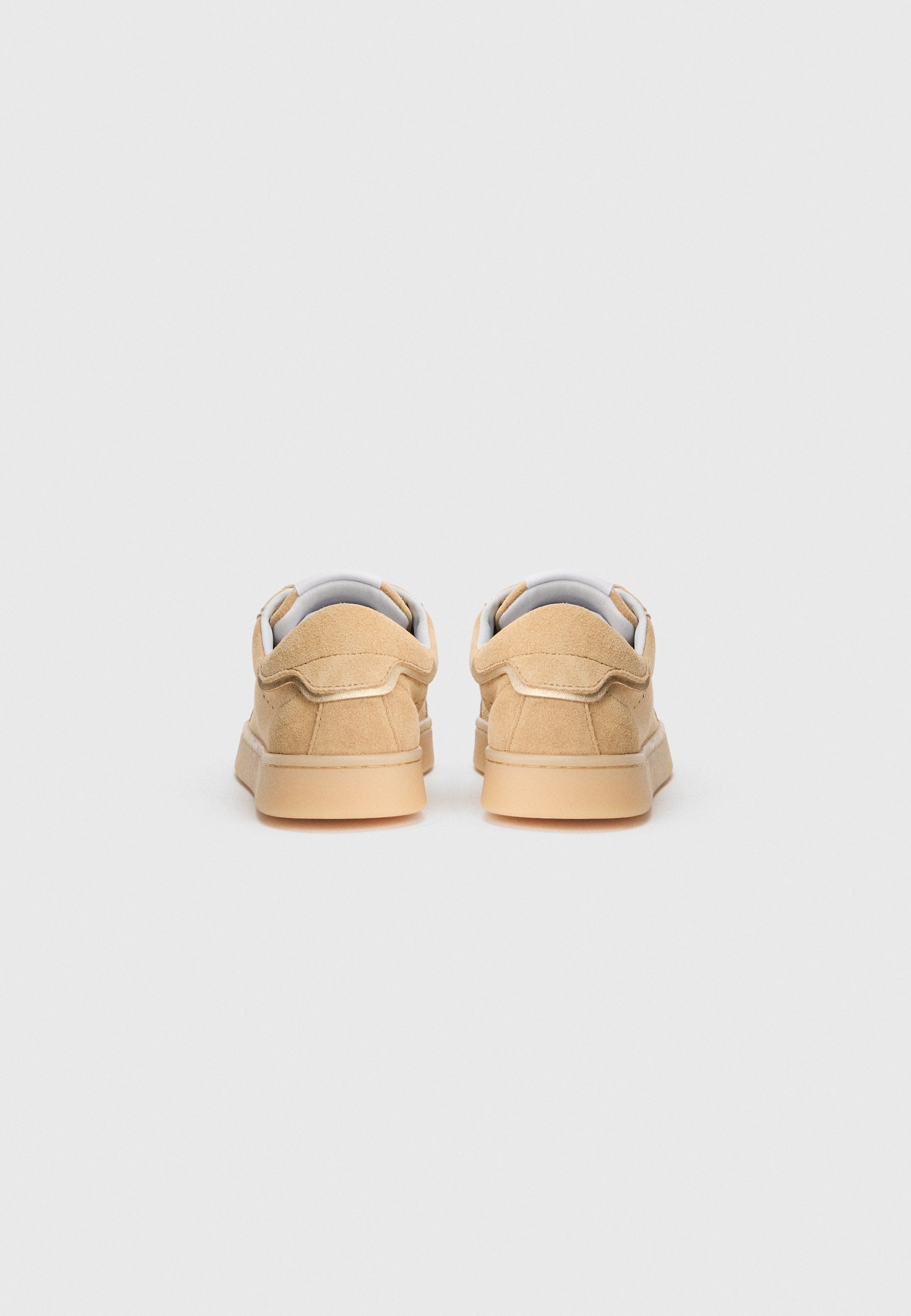 حذاء سنيكر جيس Trainers