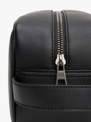 תיק טומי הילפיגר Th Monogram Washbag