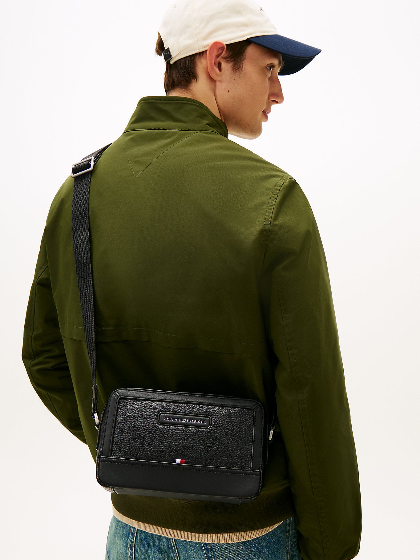 Tommy Hilfiger Central Ew Reporter Bag