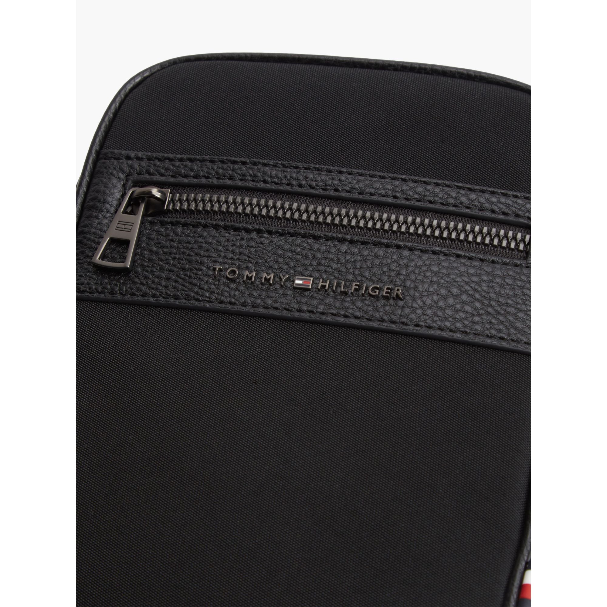 حقيبة تومي هيلفيجر Bag