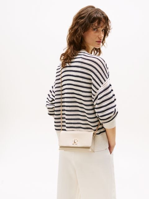 תיק טומי הילפיגר Modern Turn Lock Crossbody