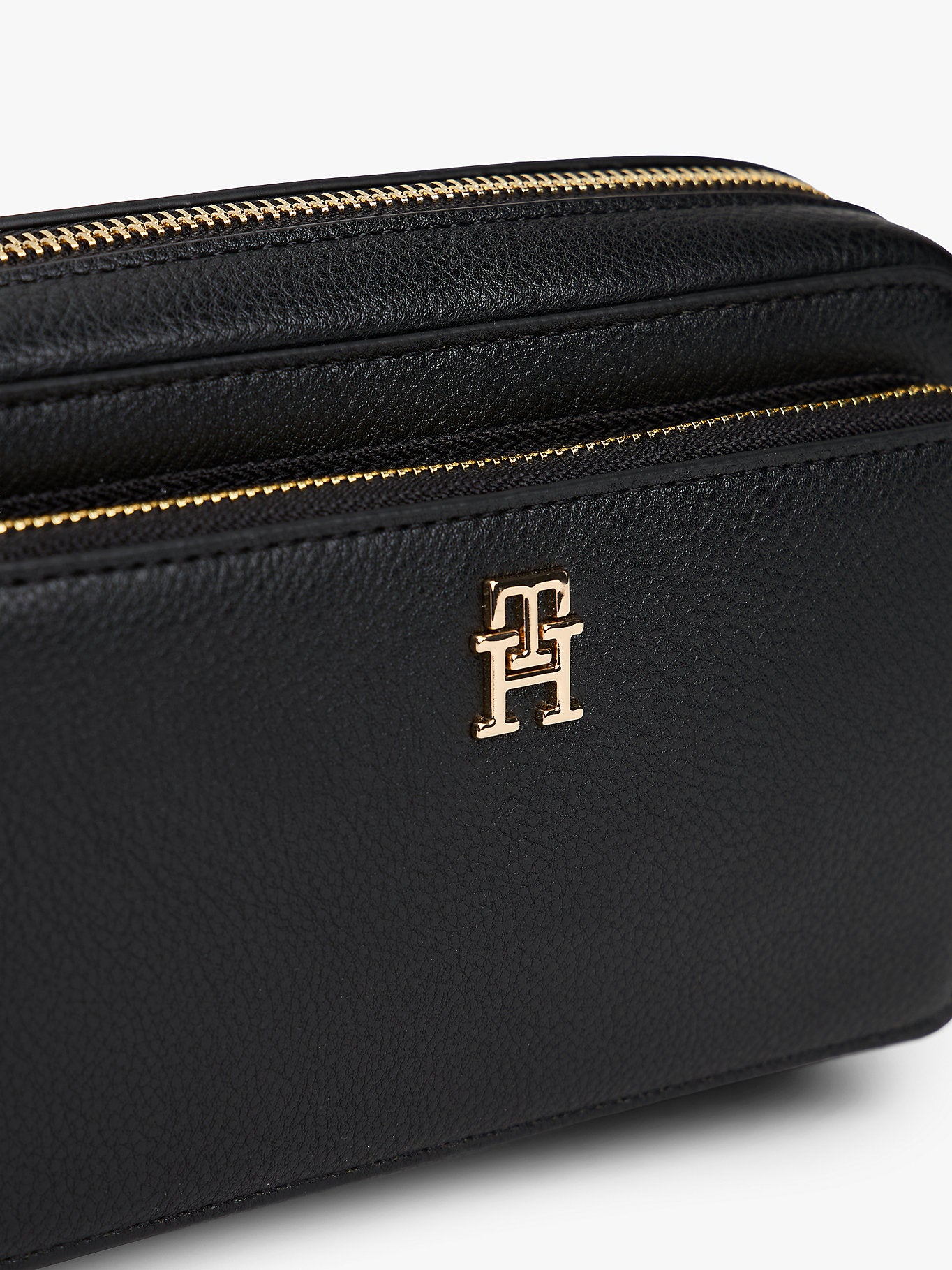 תיק טומי הילפיגר Icon Camera