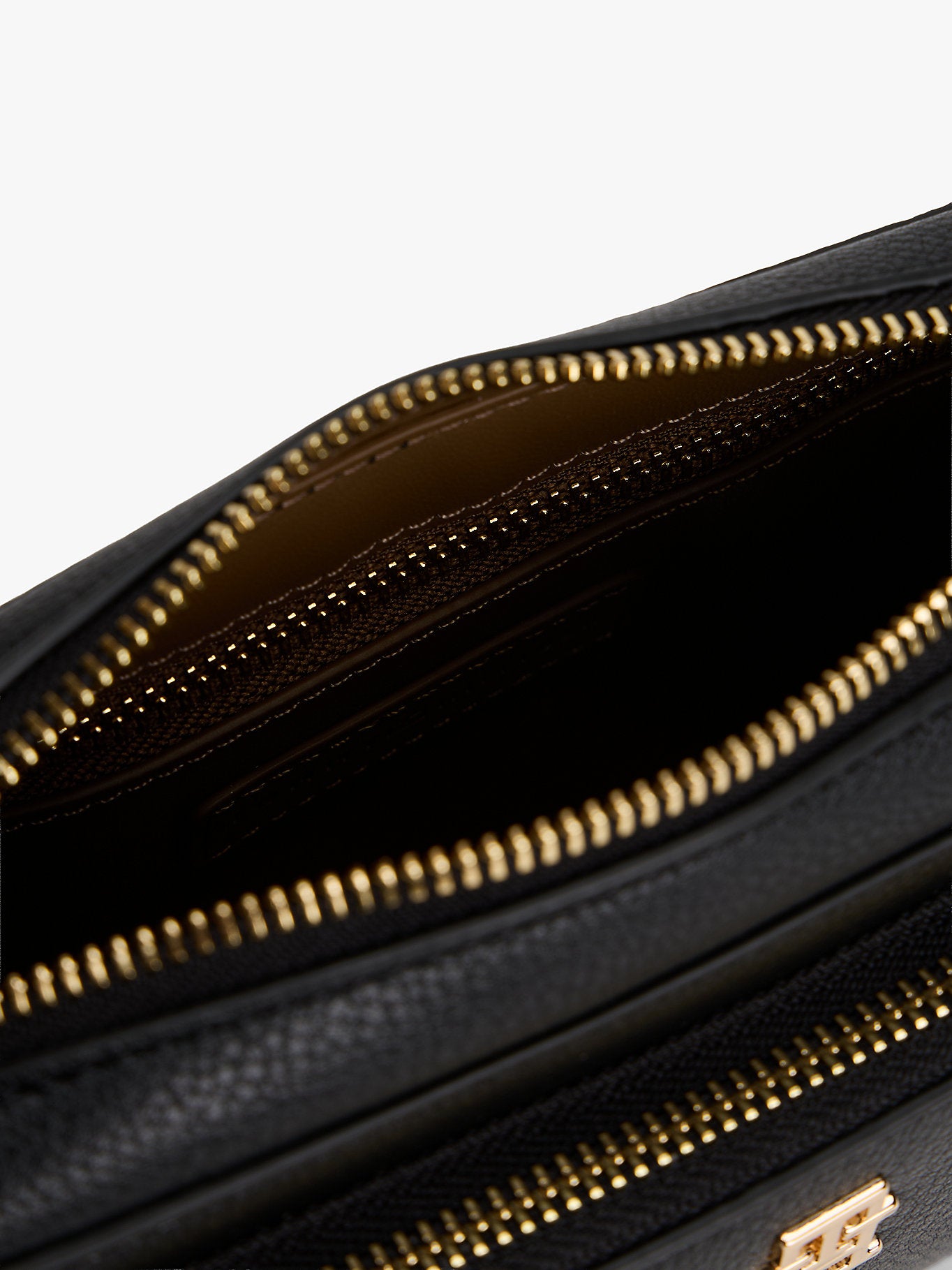 תיק טומי הילפיגר Icon Camera