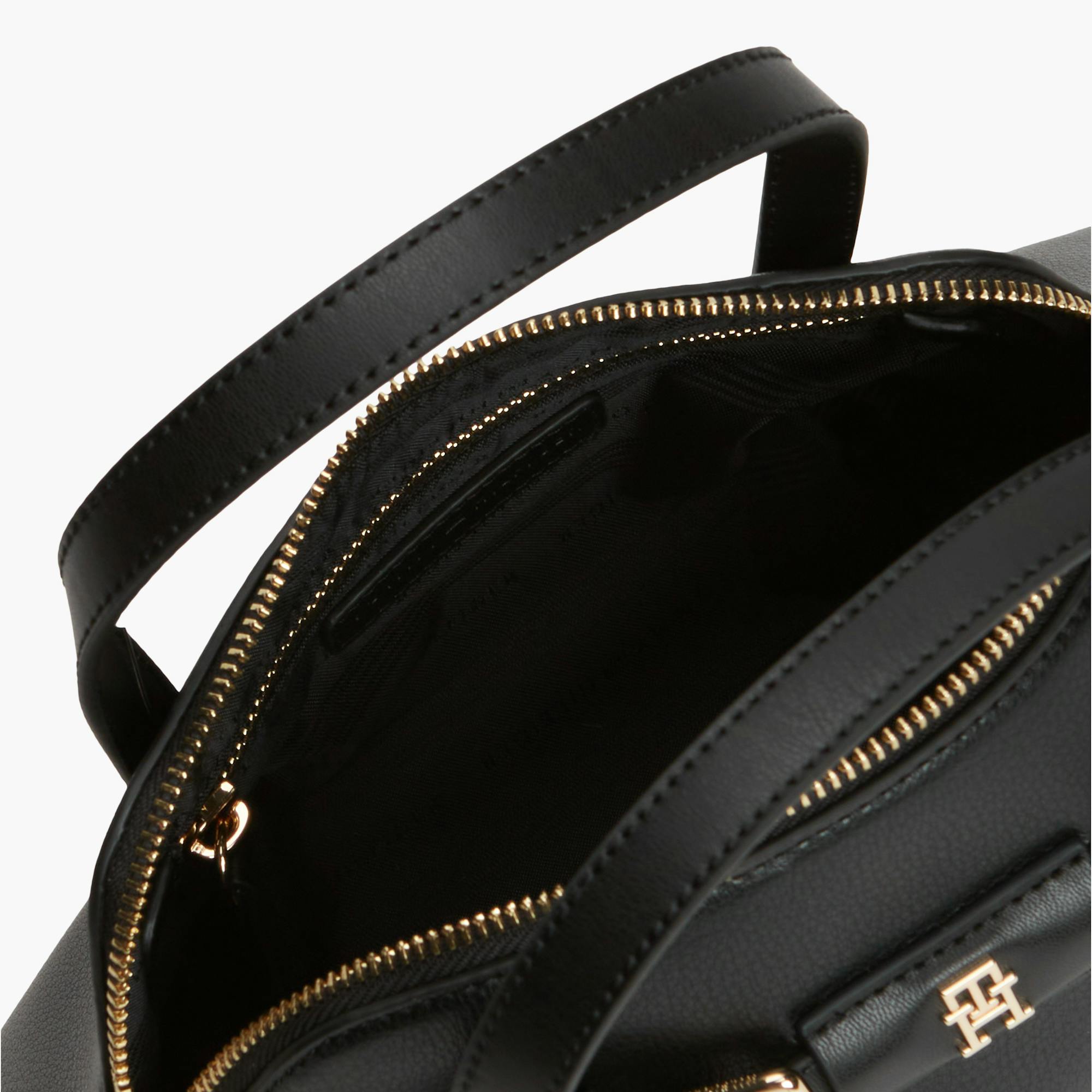 حقيبة تومي هيلفيجر Buckle Mini Tote