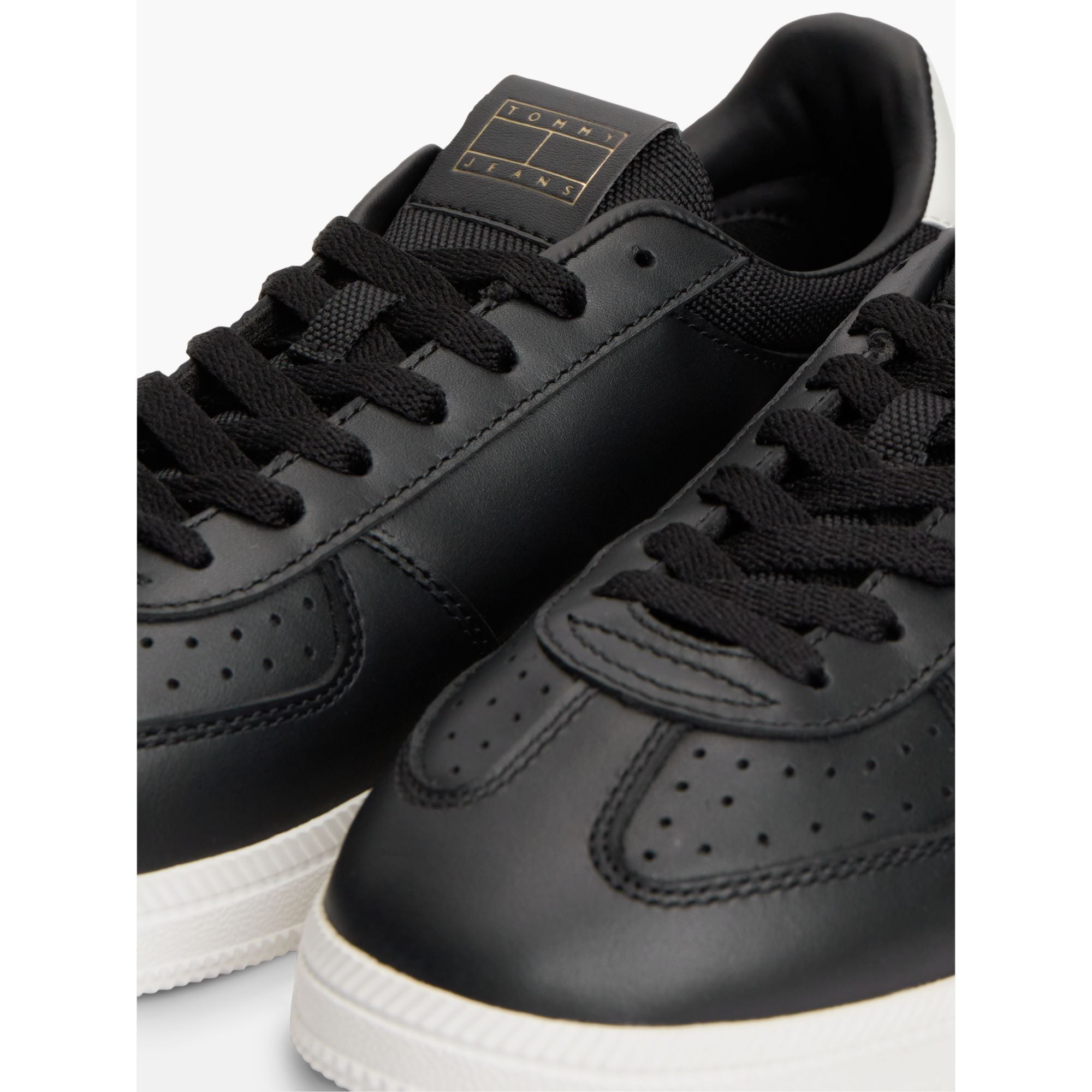حذاء سنيكر تومي هيلفيجر Sneakers