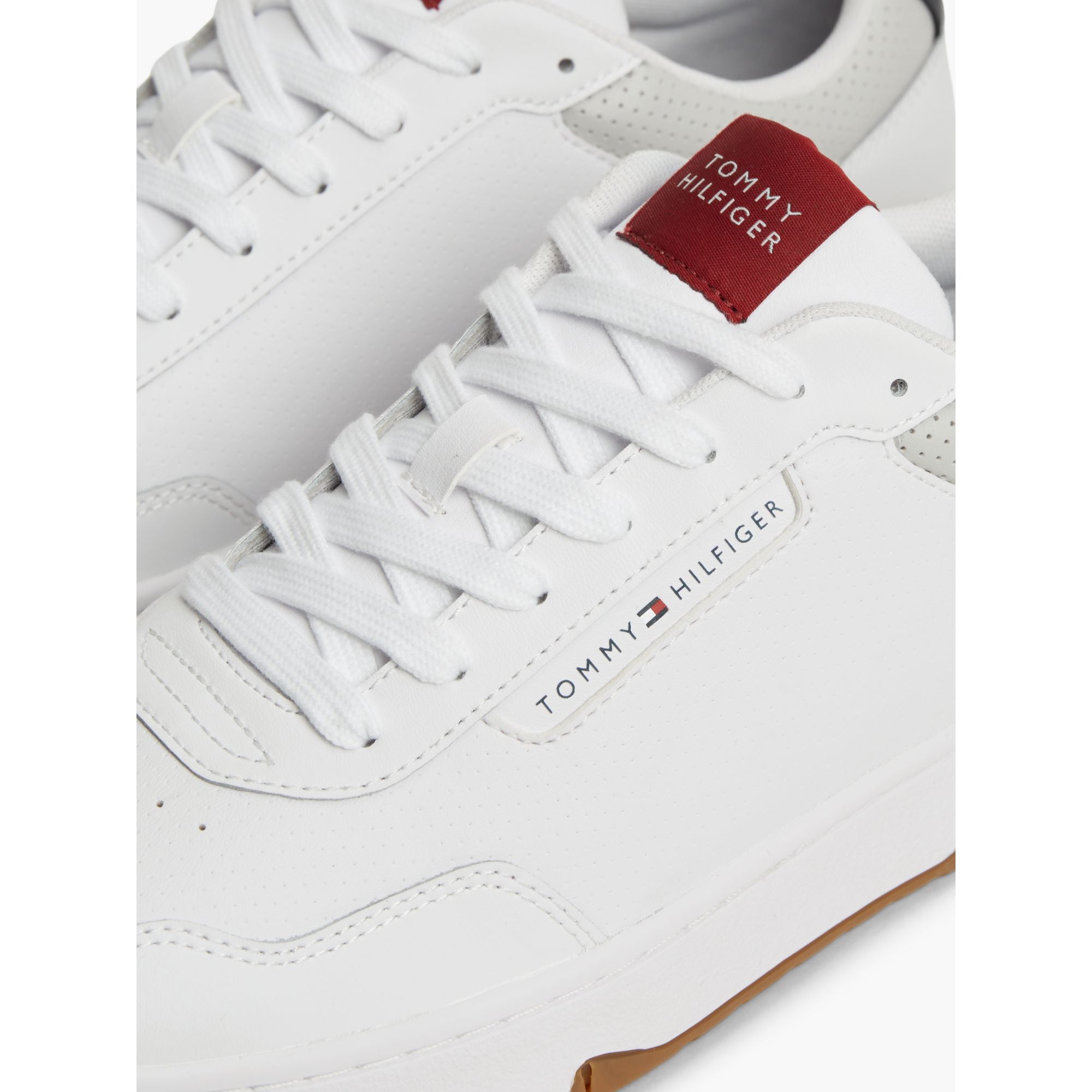 נעל טומי הילפיגר Basket Core Leather