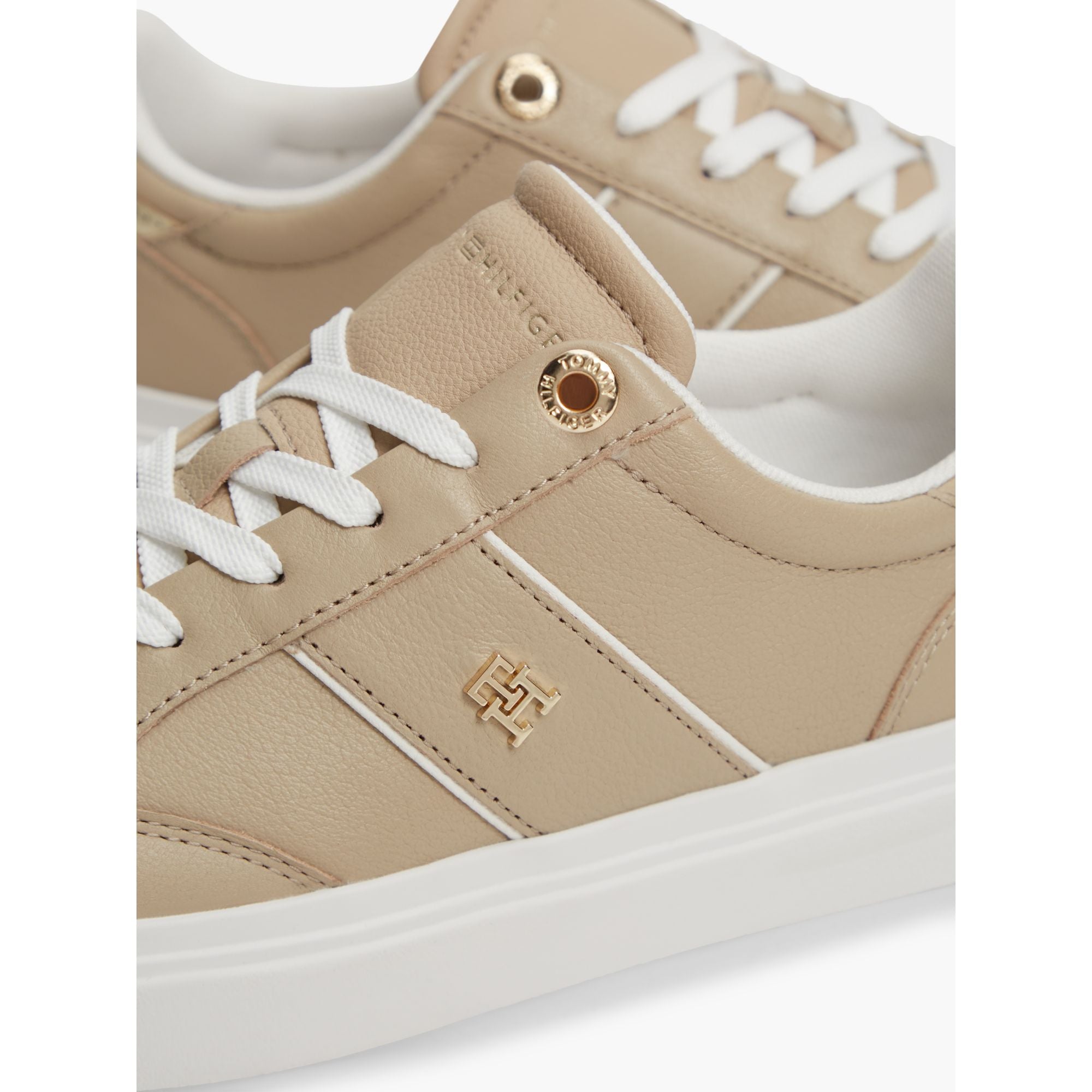 حذاء تومي هيلفيجر Feminine Cupsole