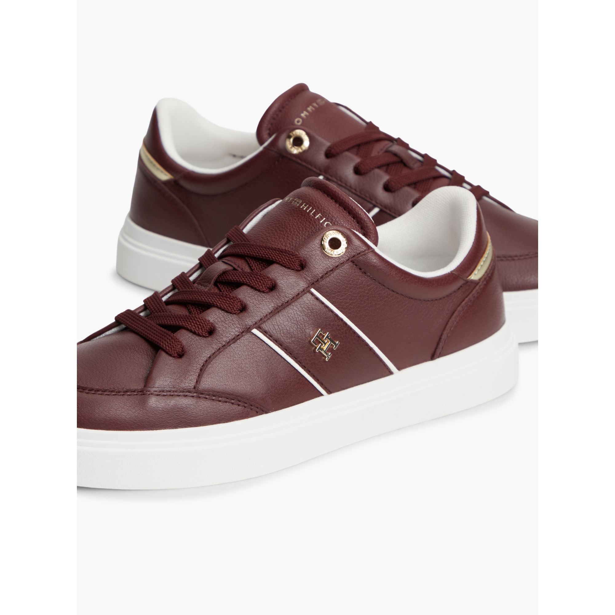 حذاء تومي هيلفيجر Feminine Cupsole