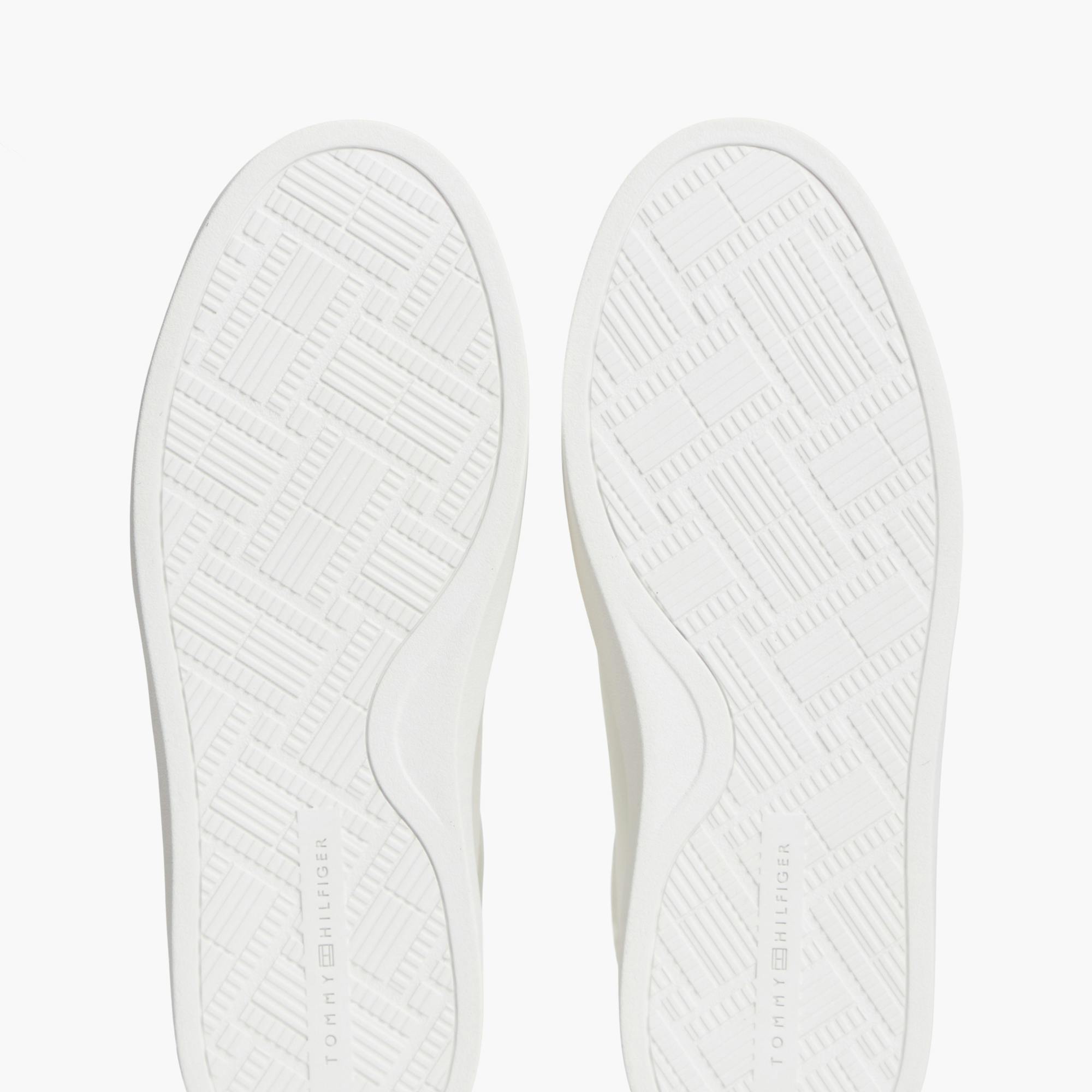 حذاء تومي هيلفيجر Feminine Cupsole