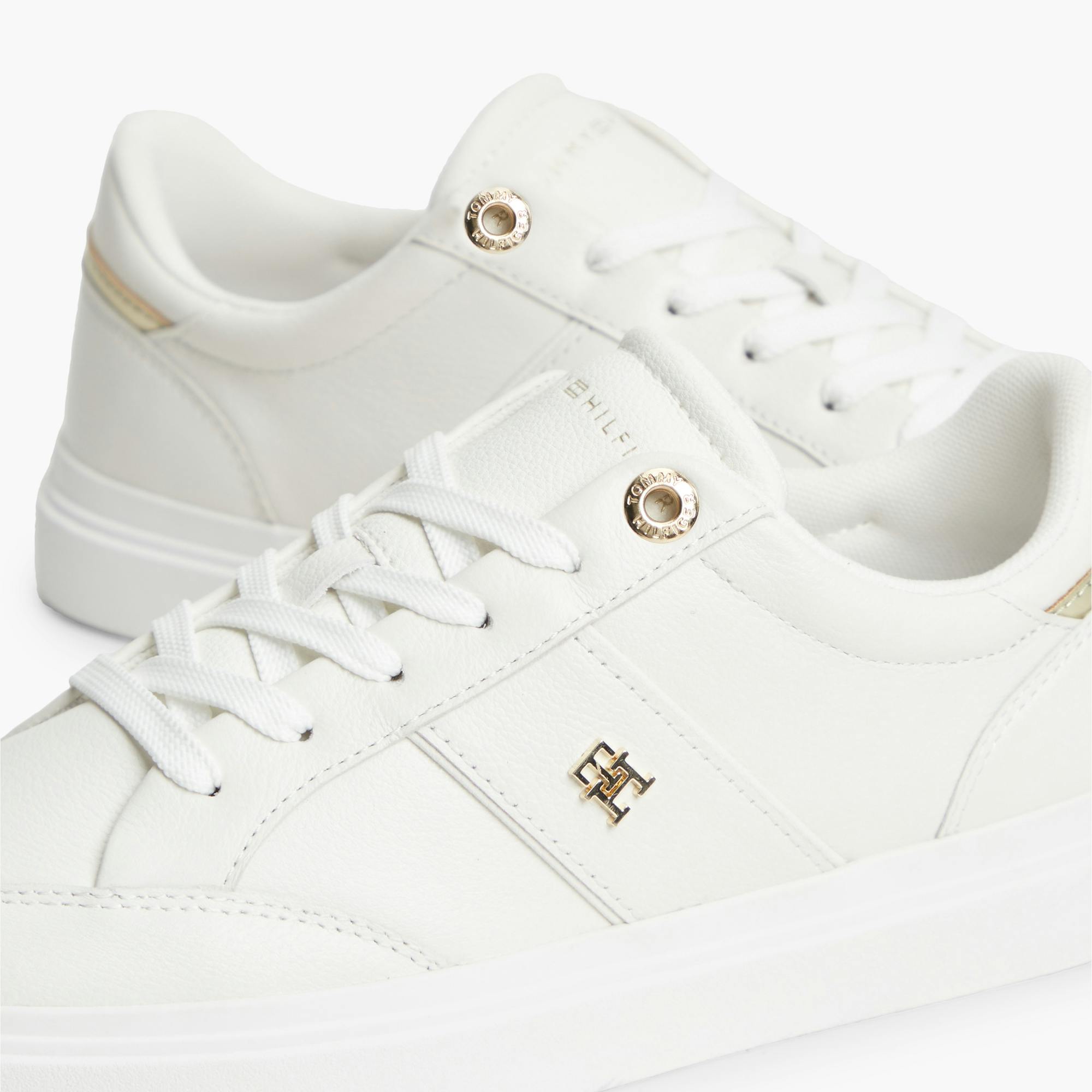حذاء تومي هيلفيجر Feminine Cupsole
