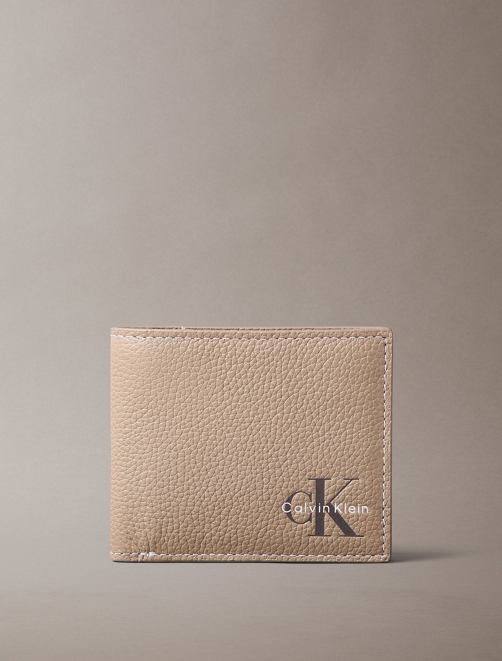 Calvin Klein Bold Pebble Billfold W Coin Wallet