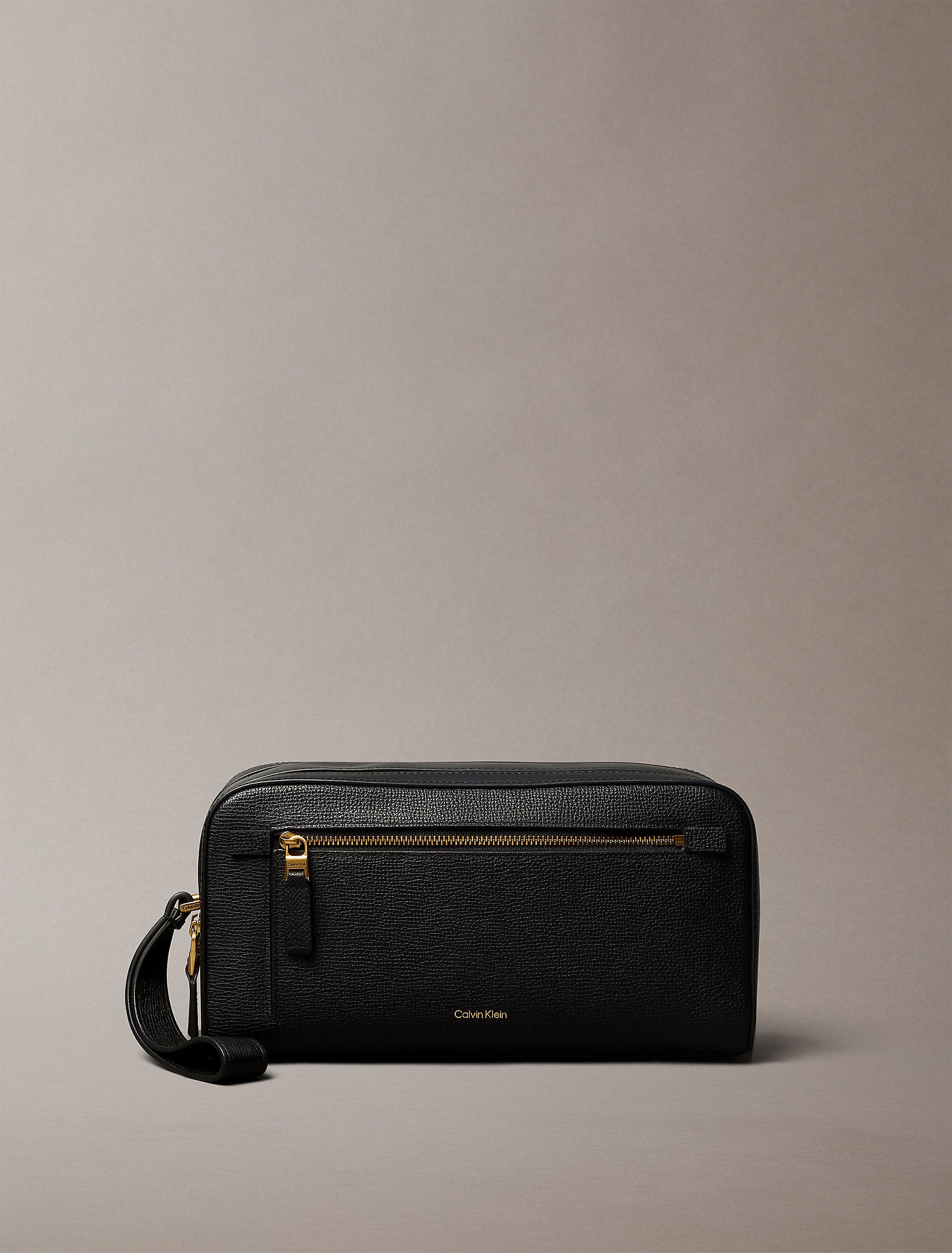 حقيبة كالفين كلاين Premium Leather Dopp Kit