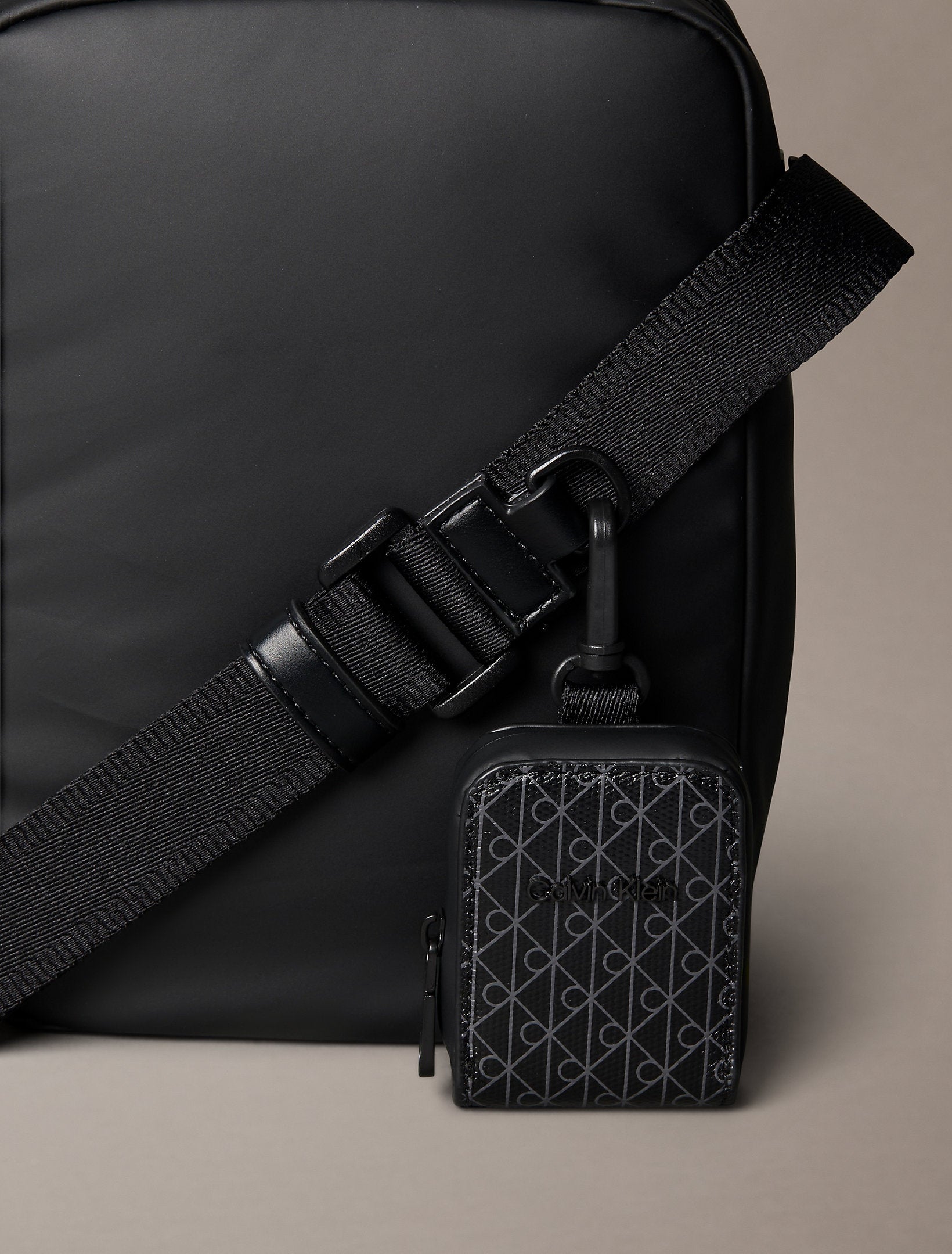 Calvin Klein Puffer Utility Reporter Bag