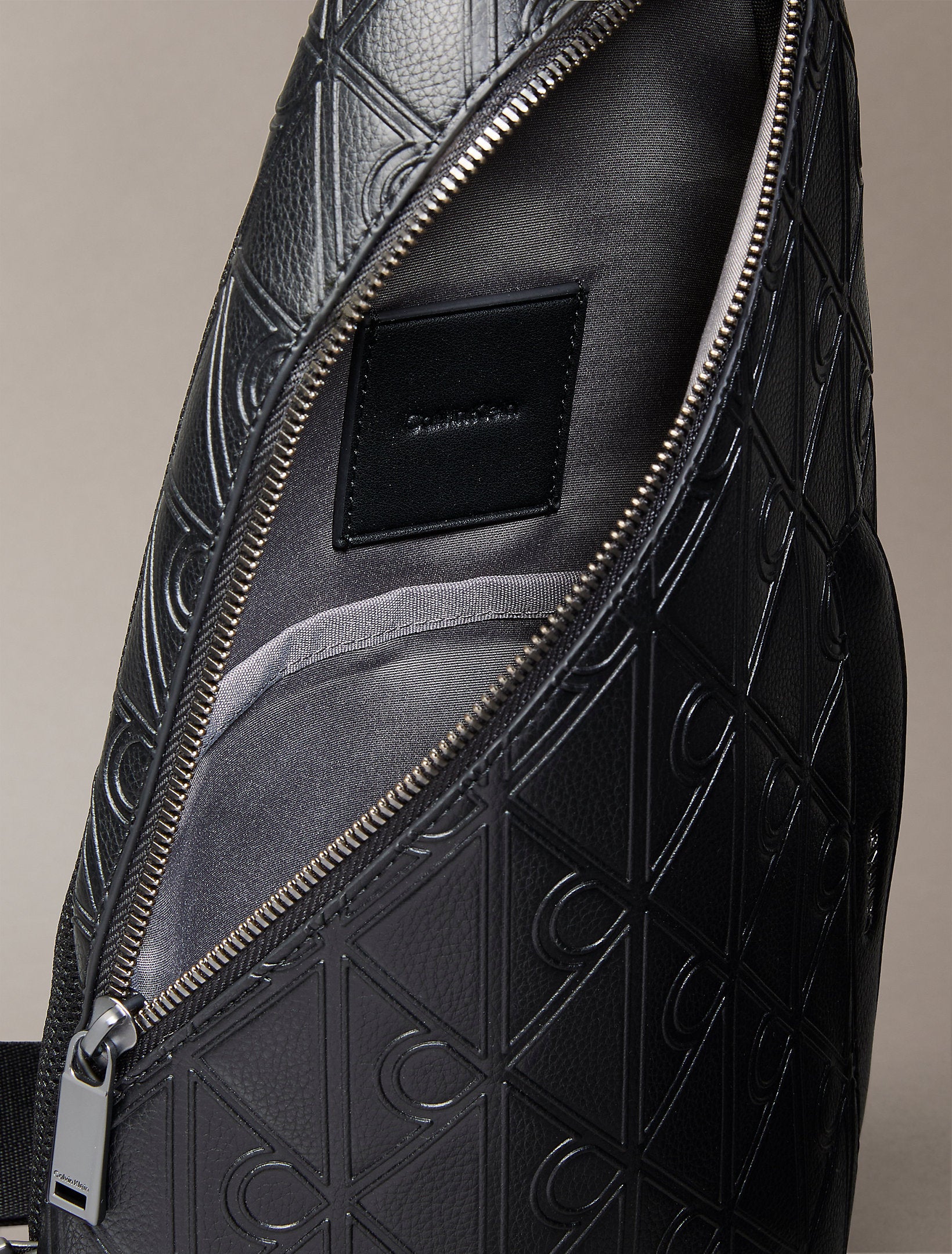 حقيبة كالفين كلاين Emblem Aop Deboss Ns Sling