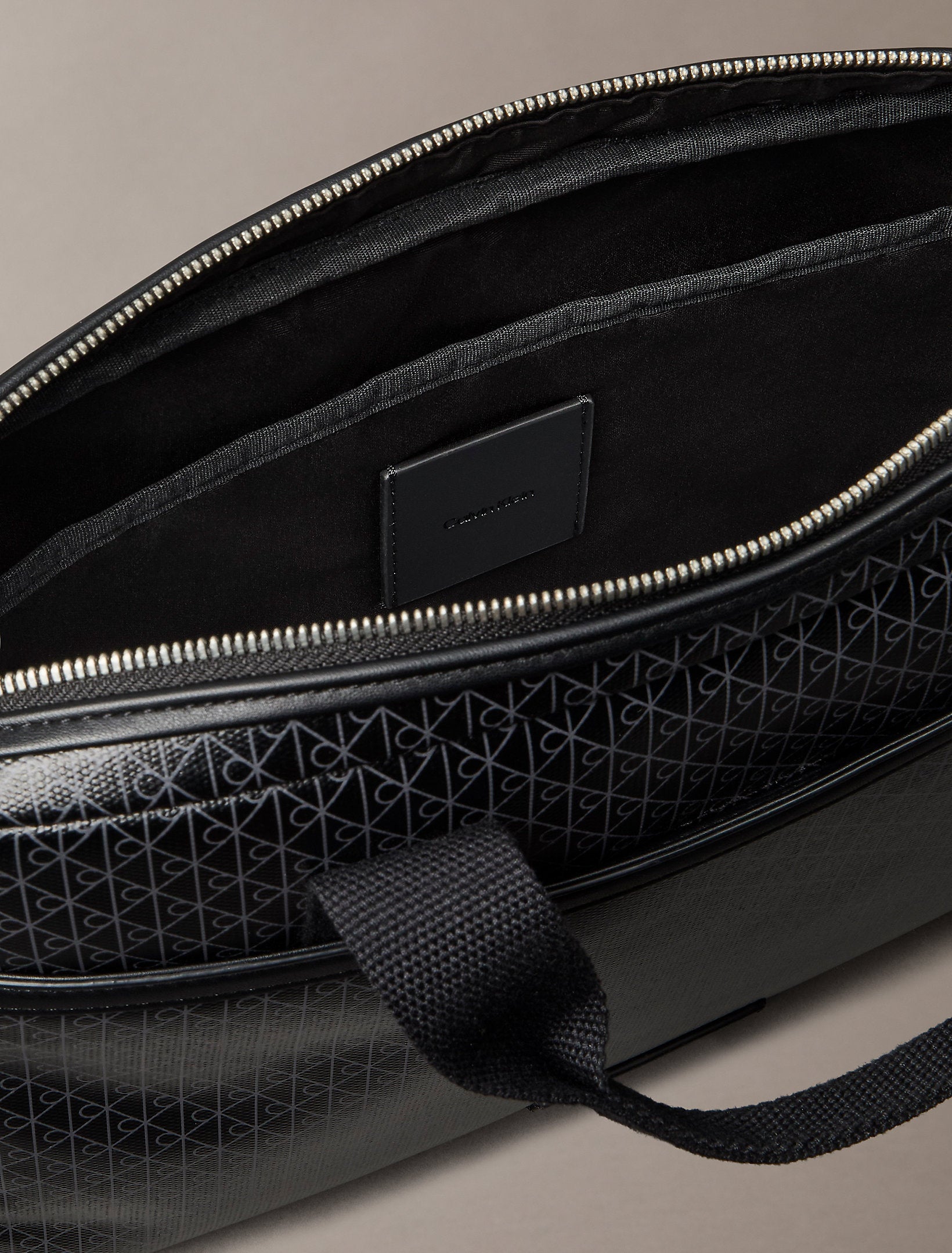 حقيبة كالفين كلاين Emblem Aop Coated Commuter Lapto