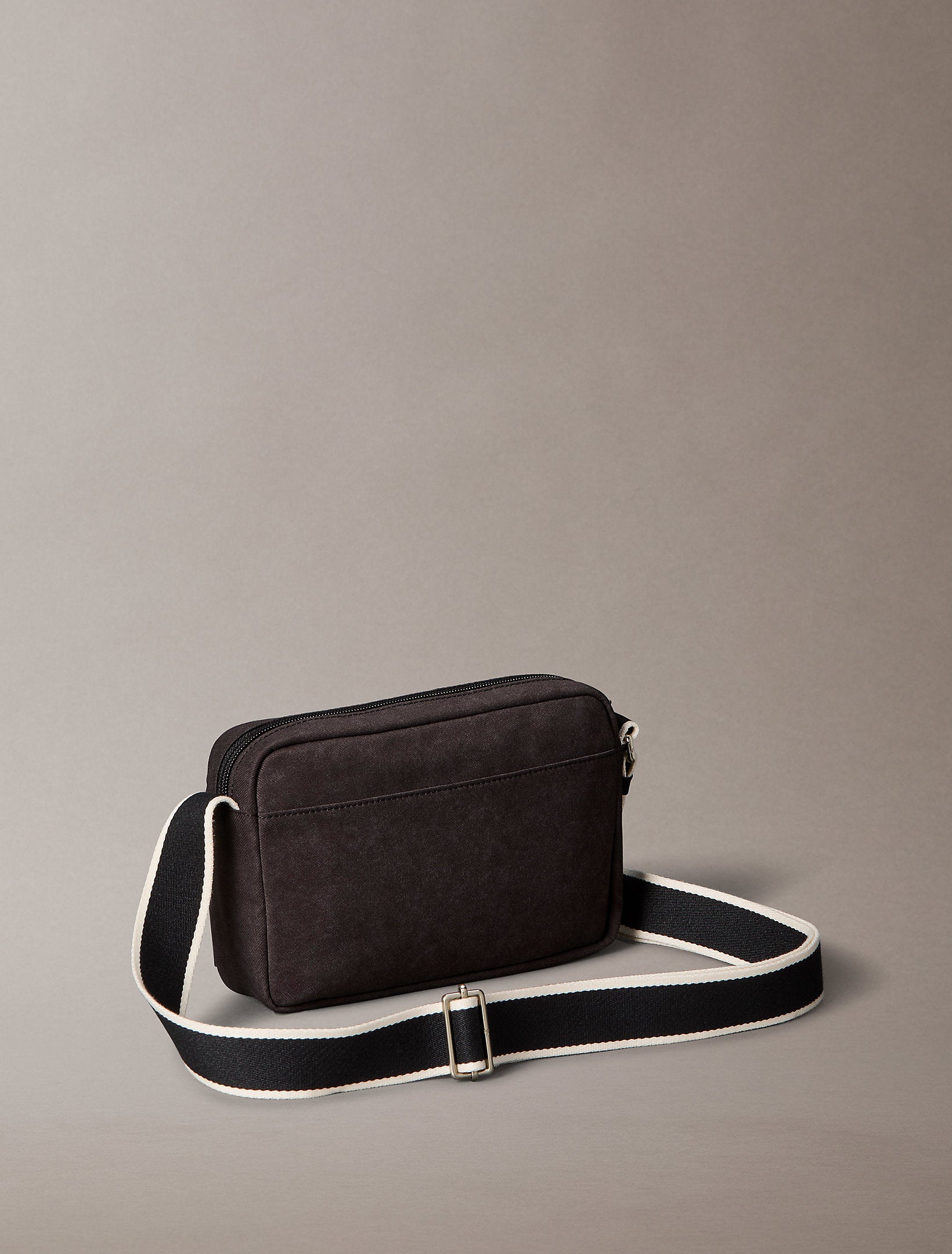 حقيبة كالفين كلاين Graphic Camera