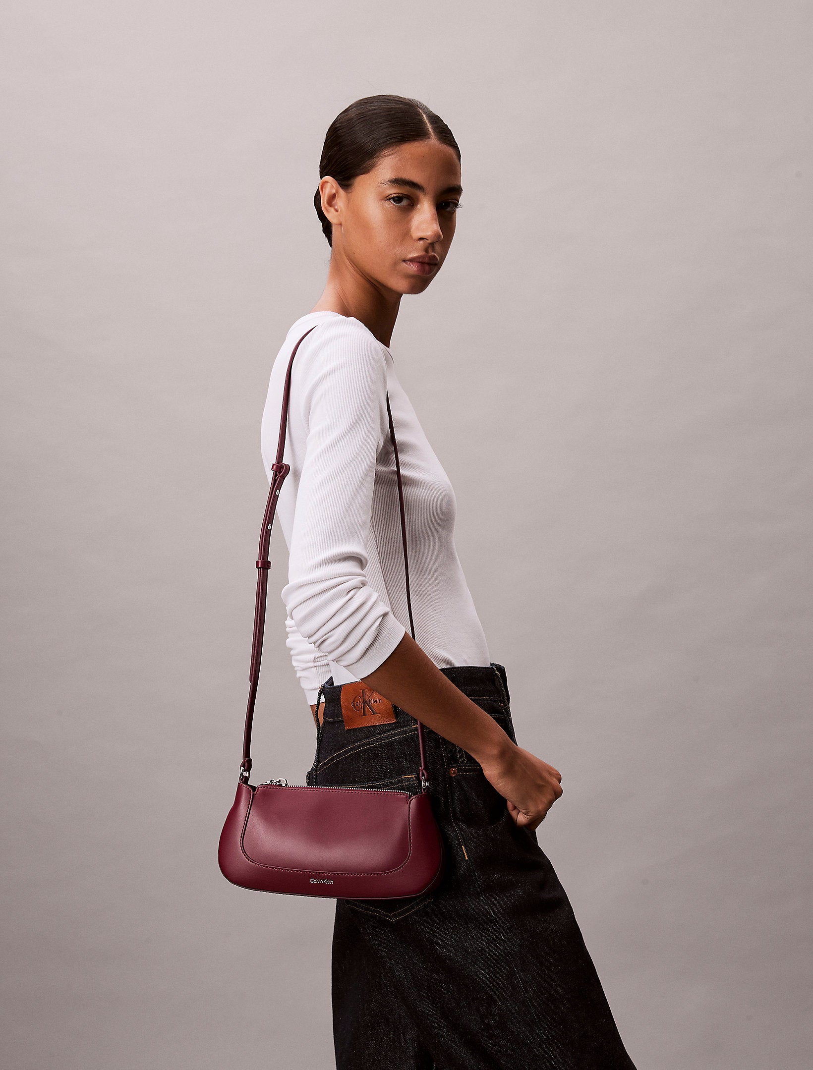 תיק קלווין קליין Hardware Zip Crossbody