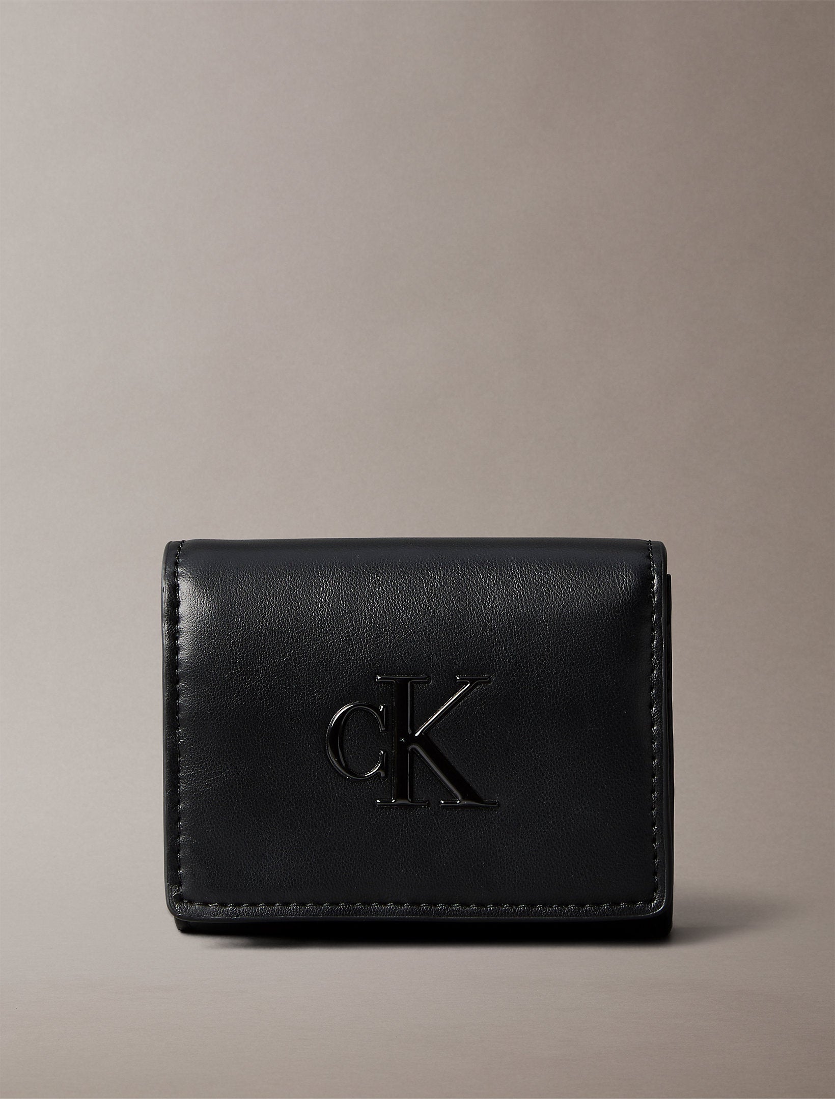 ארנק קלווין קליין Raised Medium Bifold