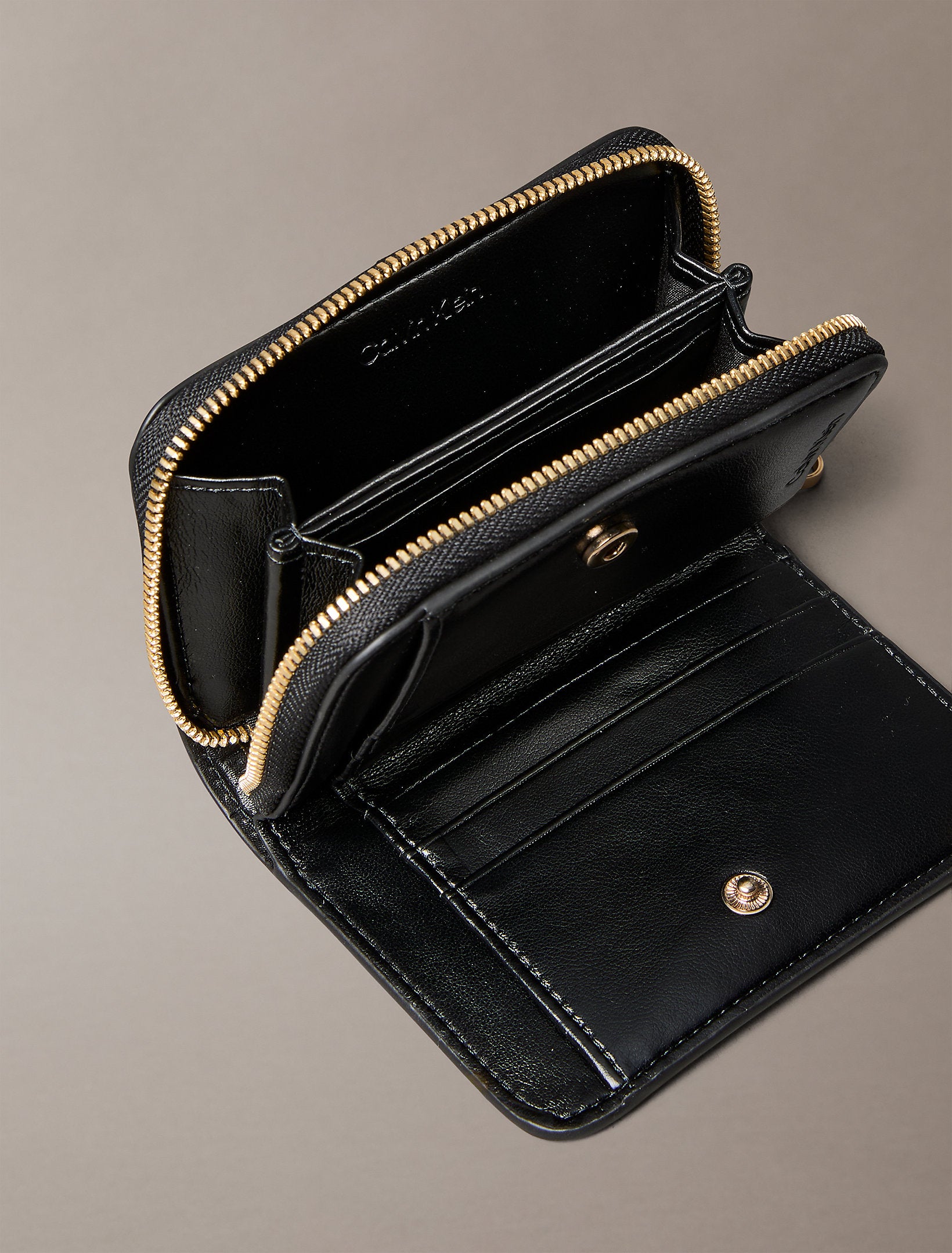 محفظة كالفين كلاين Croc Medium Flap Zip Around