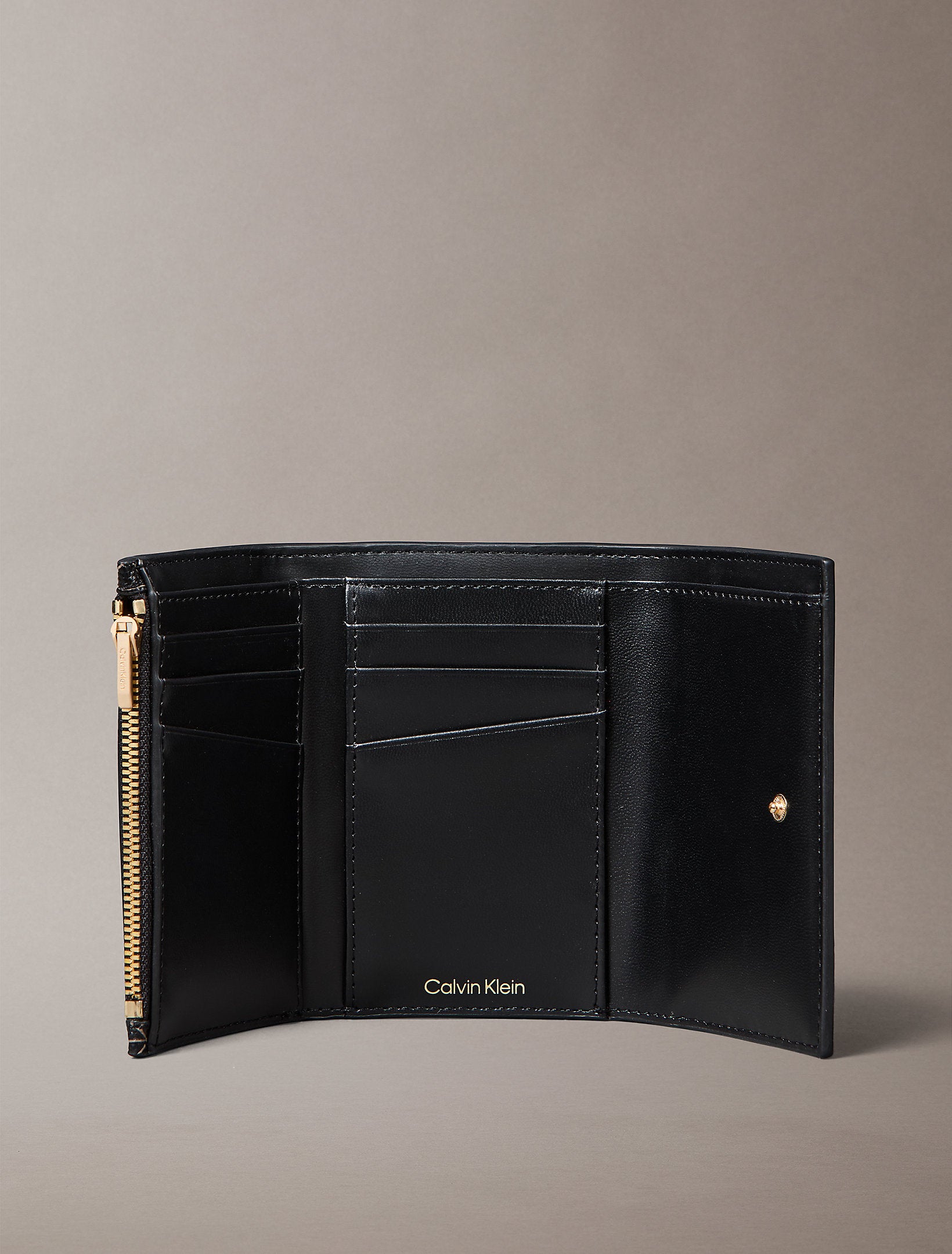 محفظة كالفين كلاين Trifold With Zip Pocket