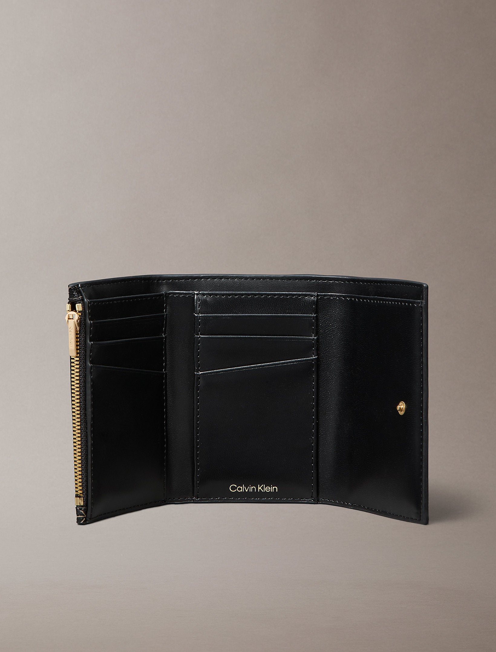 محفظة كالفين كلاين Trifold With Zip Pocket