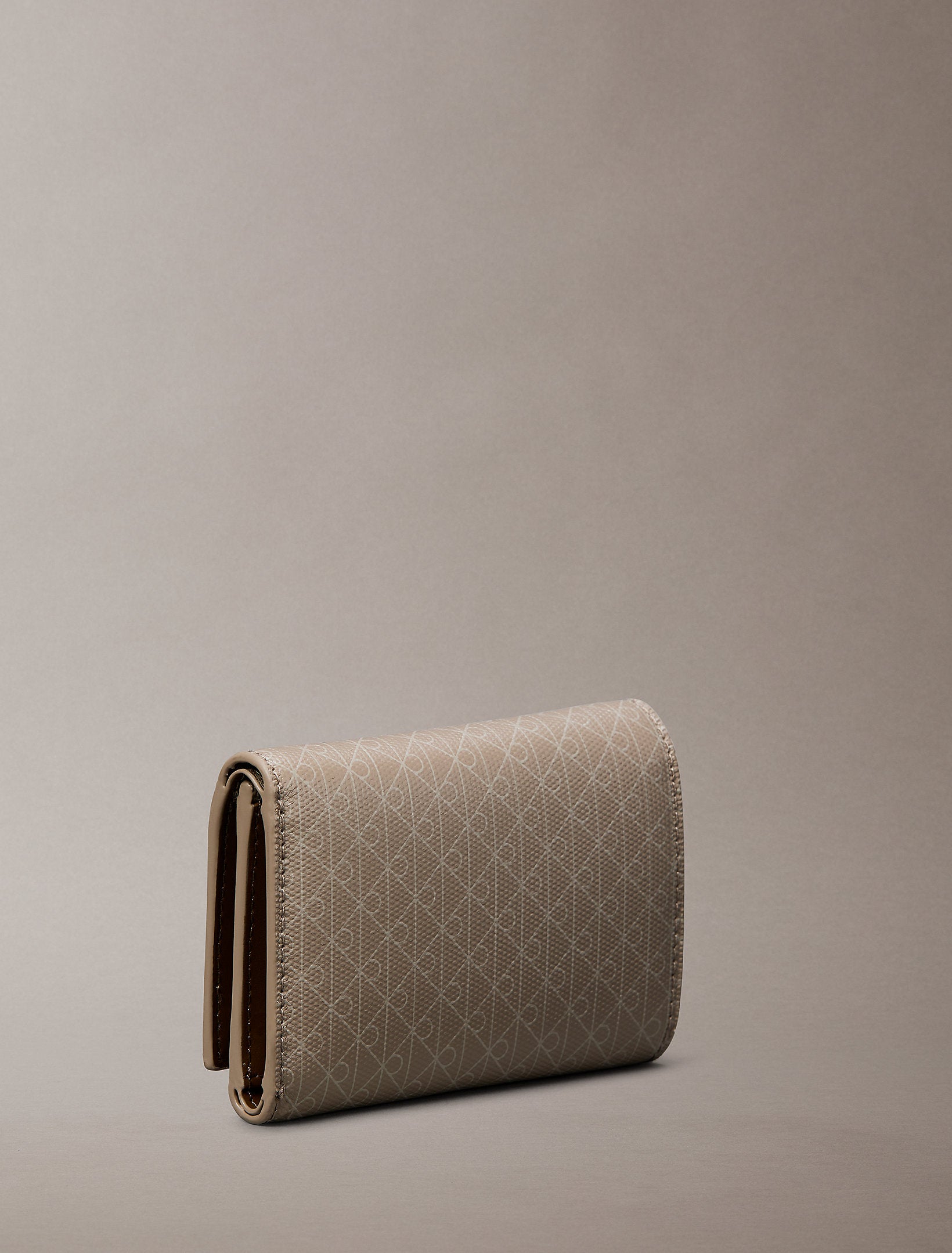 Calvin Klein Trifold With Zip Pocket Wallet