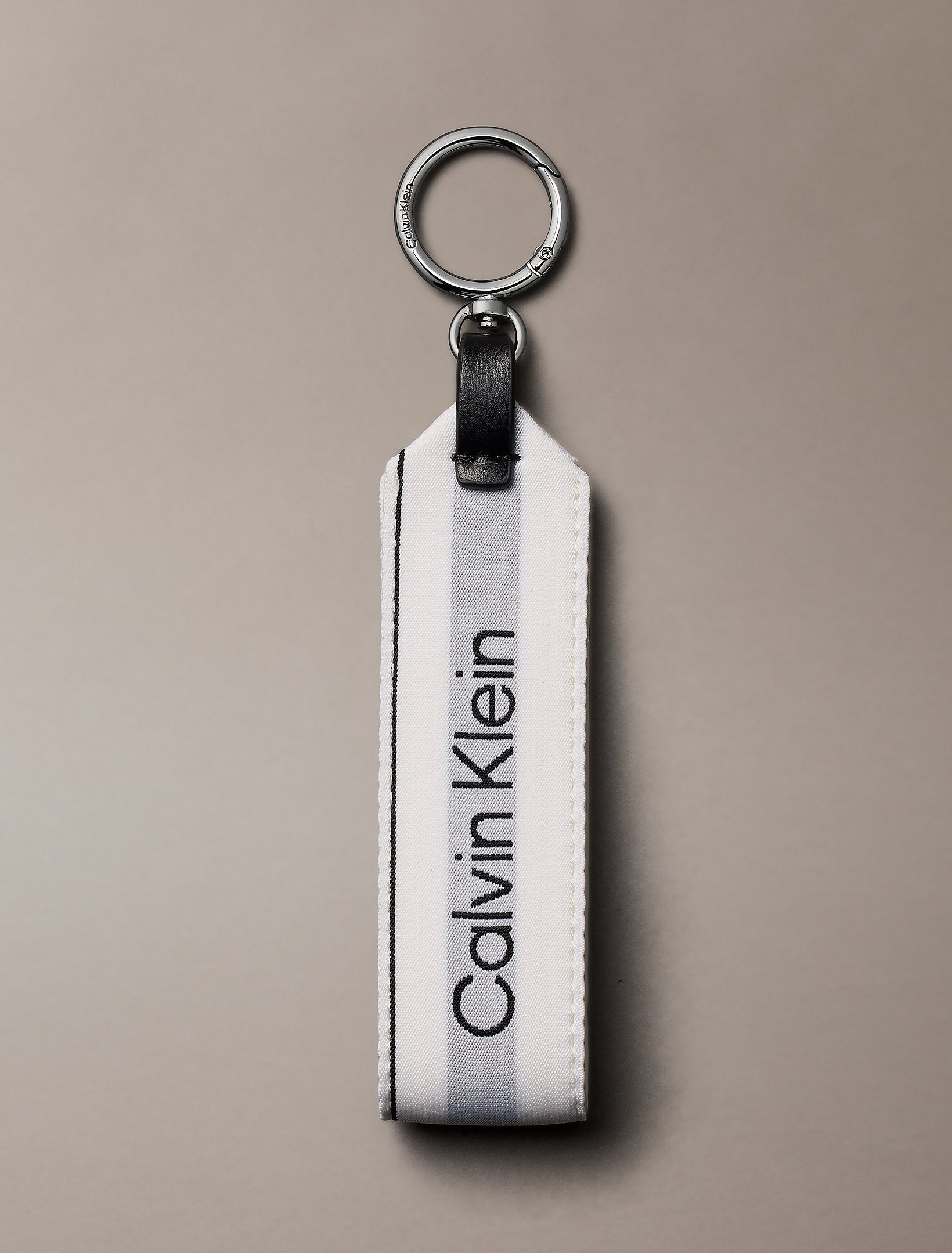 سلسلة مفاتيح كالفين كلاين Iconic Waistband Charm