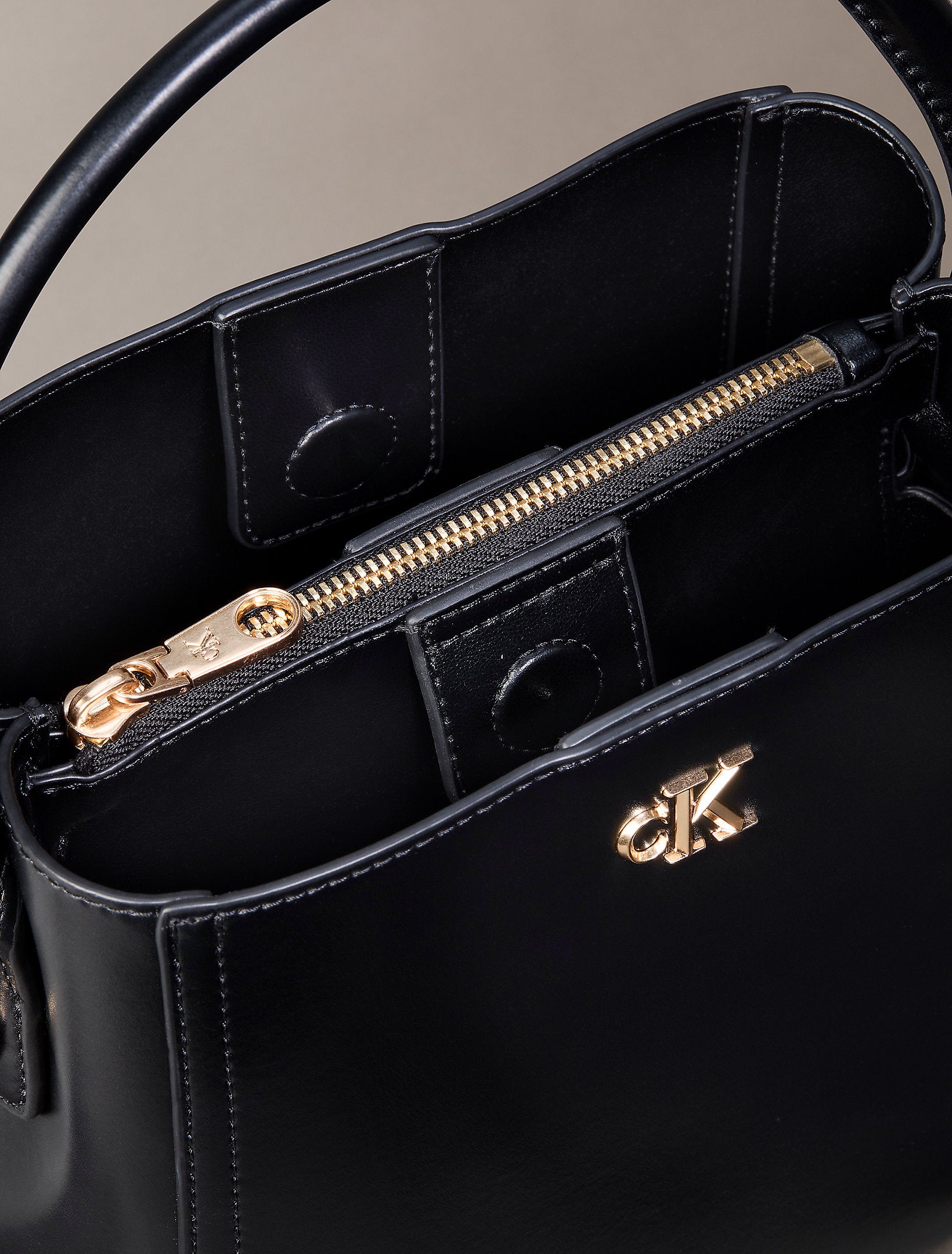 Calvin Klein Bucket With Strap Bag