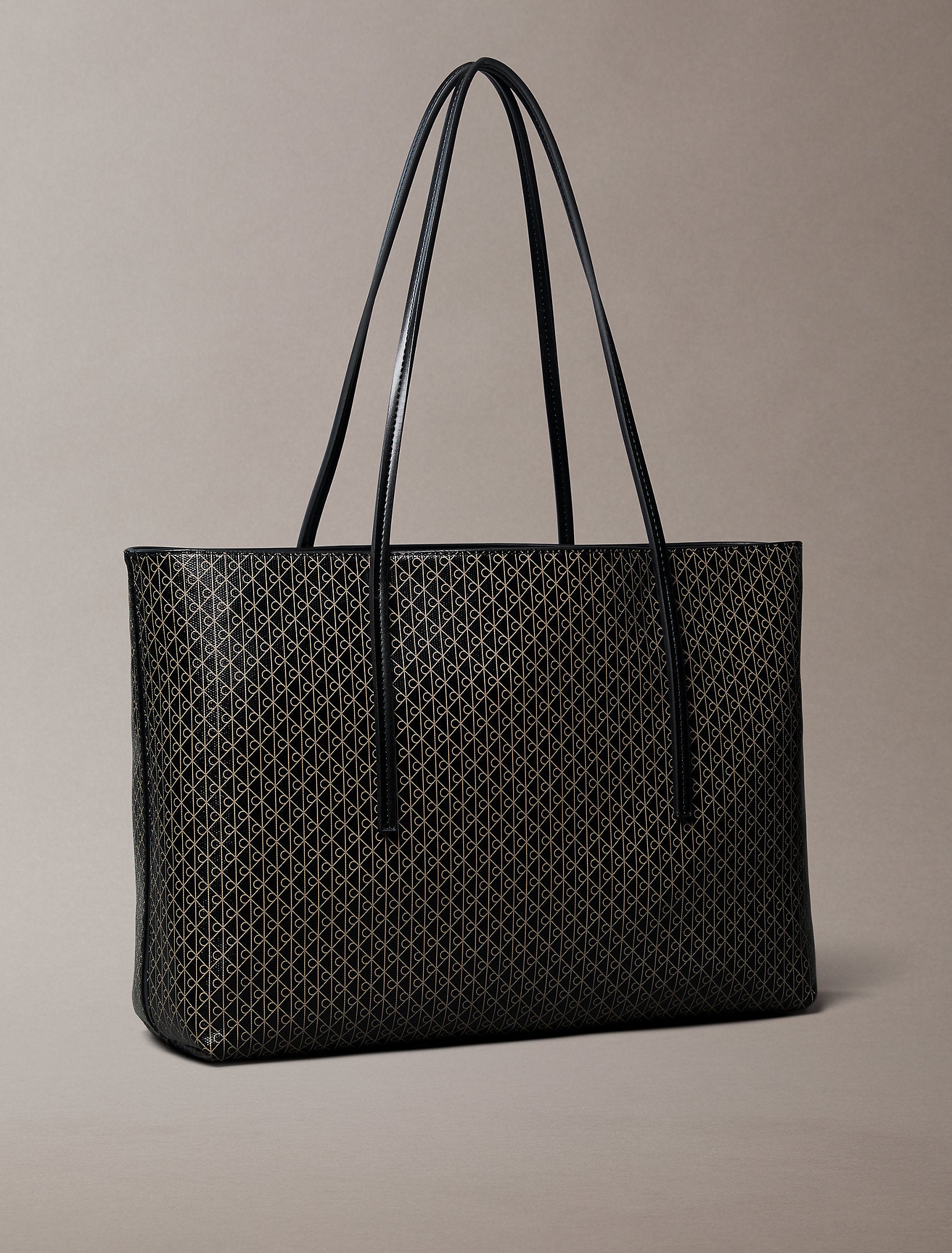حقيبة كالفين كلاين Tote With Pouch On Strap