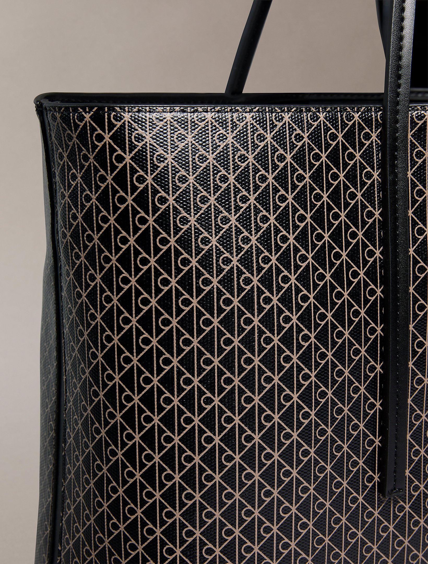 حقيبة كالفين كلاين Tote With Pouch On Strap