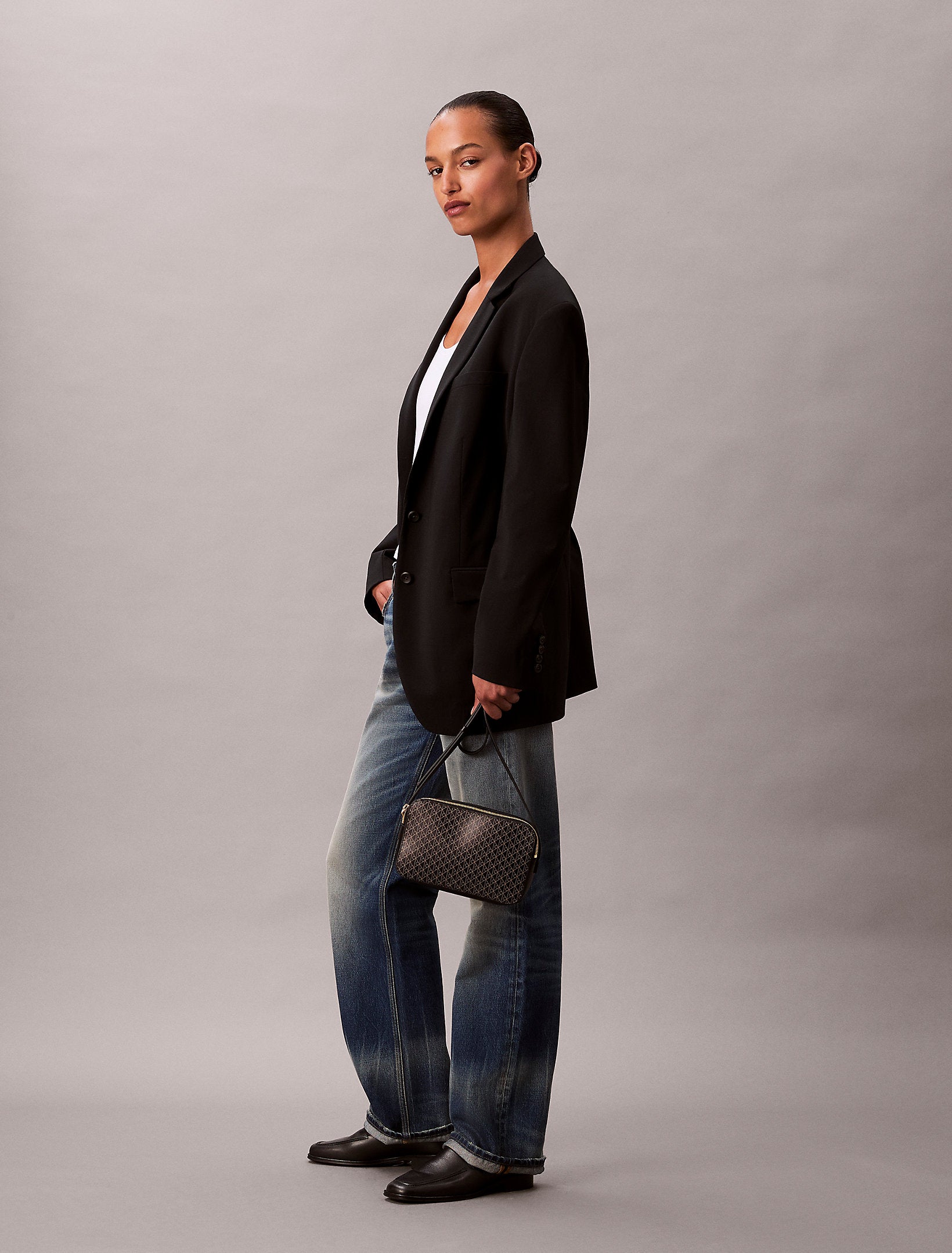 حقيبة كالفين كلاين Elongated Camera