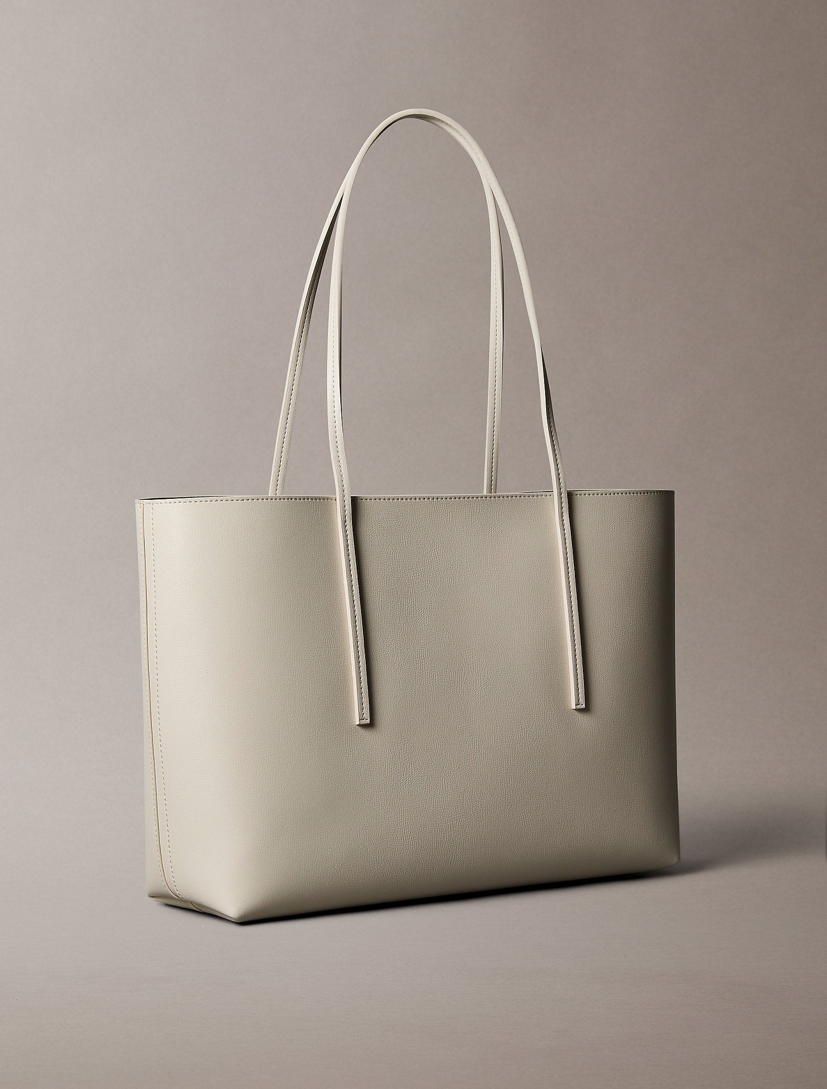תיק קלווין קליין Foil Logo Tote W Pouch