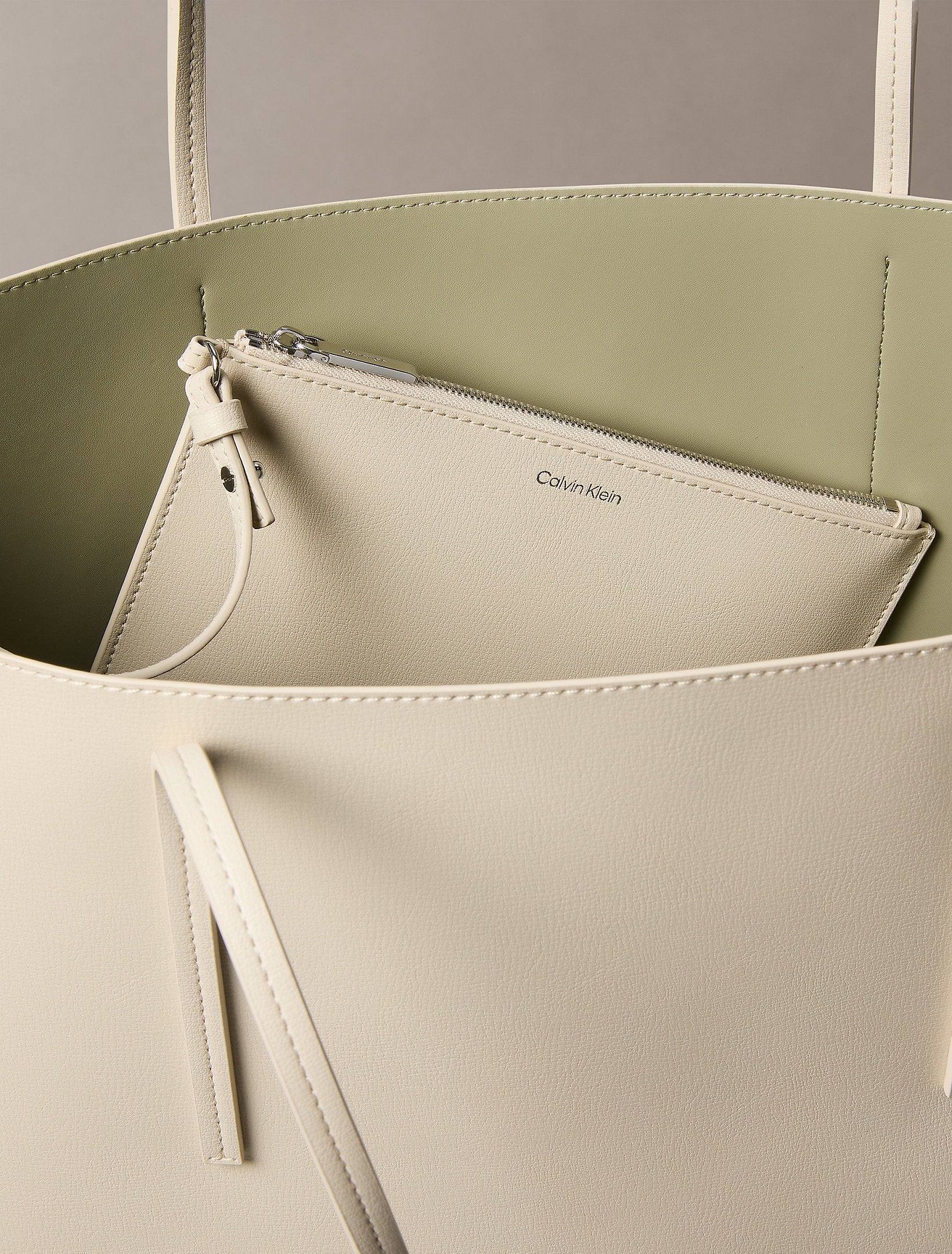 תיק קלווין קליין Foil Logo Tote W Pouch