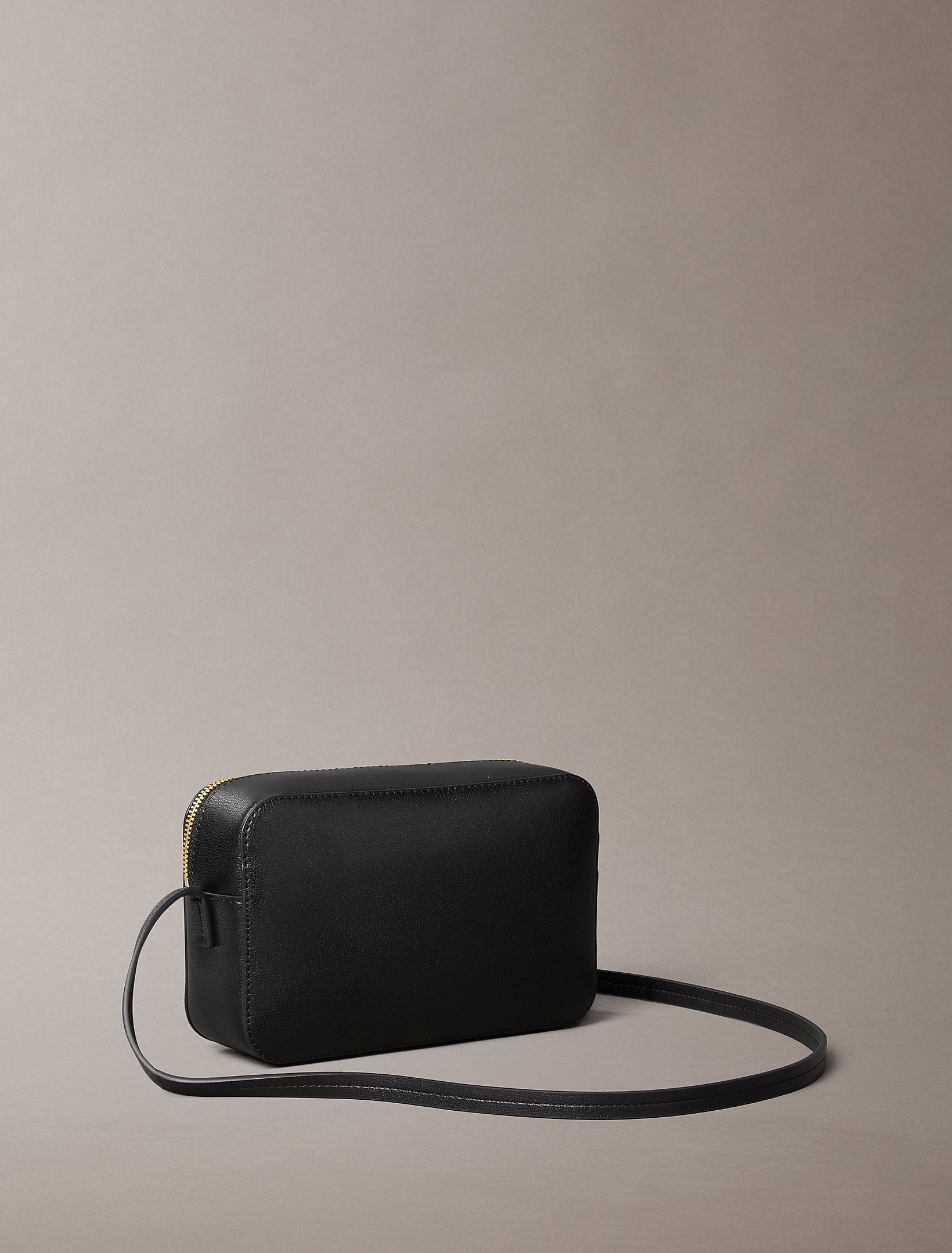 תיק קלווין קליין Elongated Camera