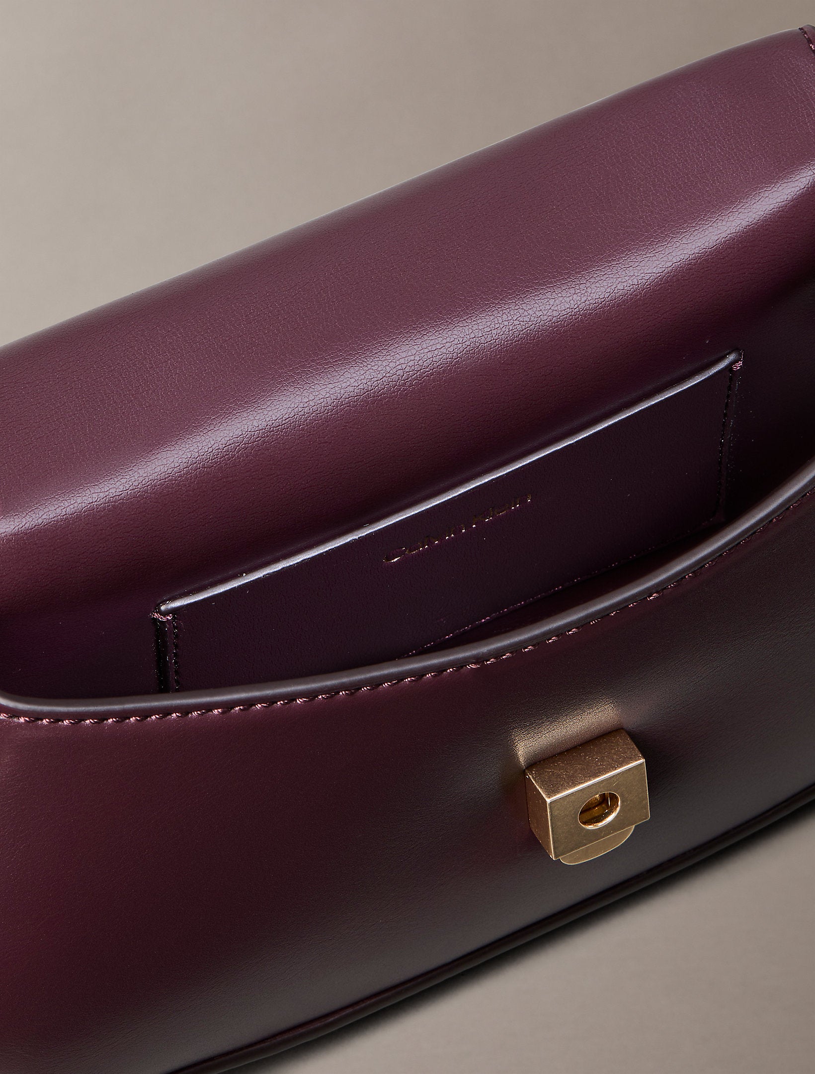 حقيبة كالفين كلاين Top Handle Crossbody