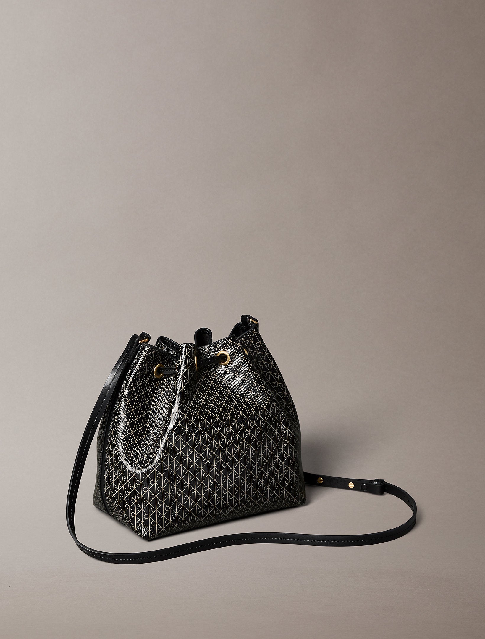 حقيبة كالفين كلاين Emblem Aop Drawstring Bucket