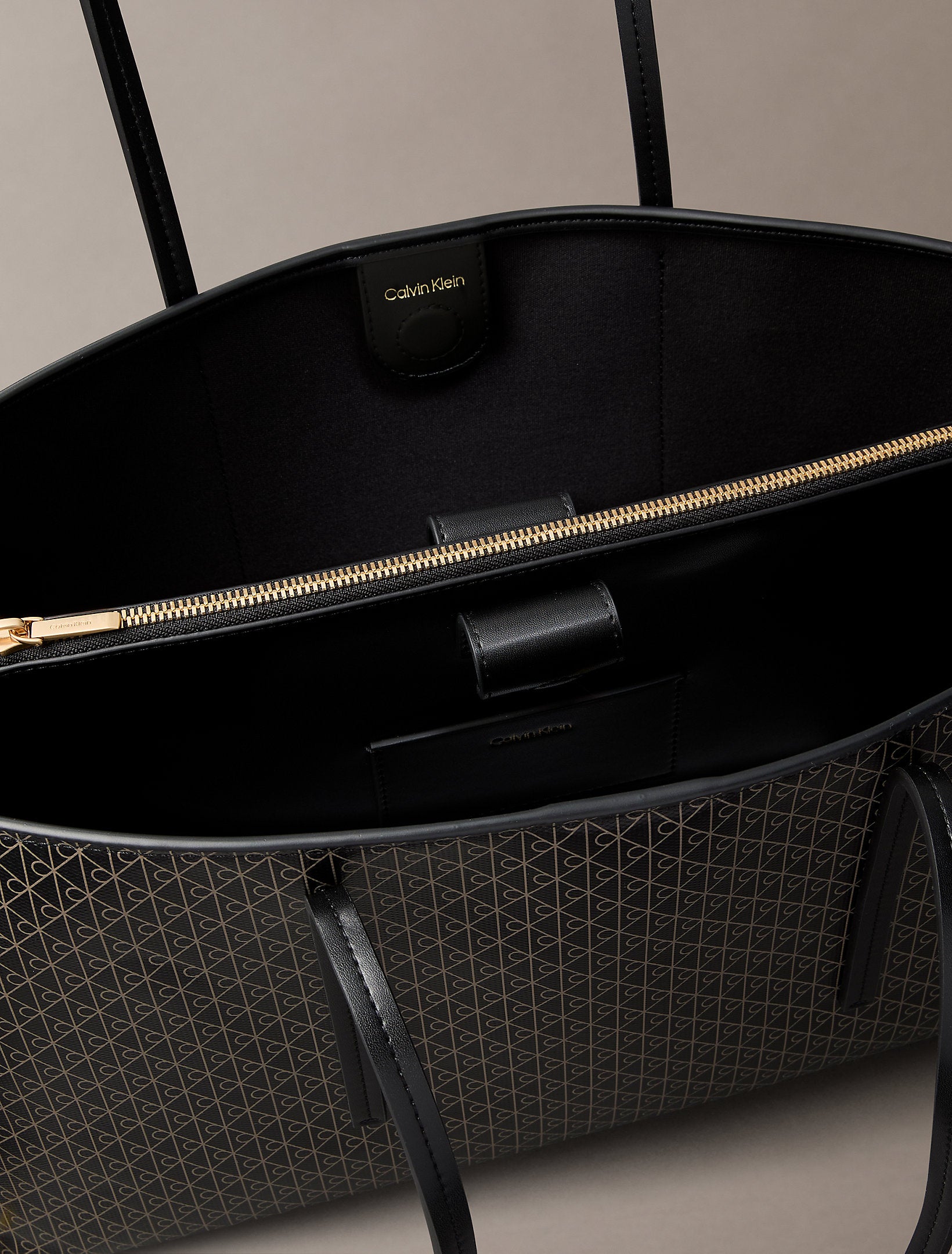حقيبة كالفين كلاين Emblem Aop Medium Work Tote