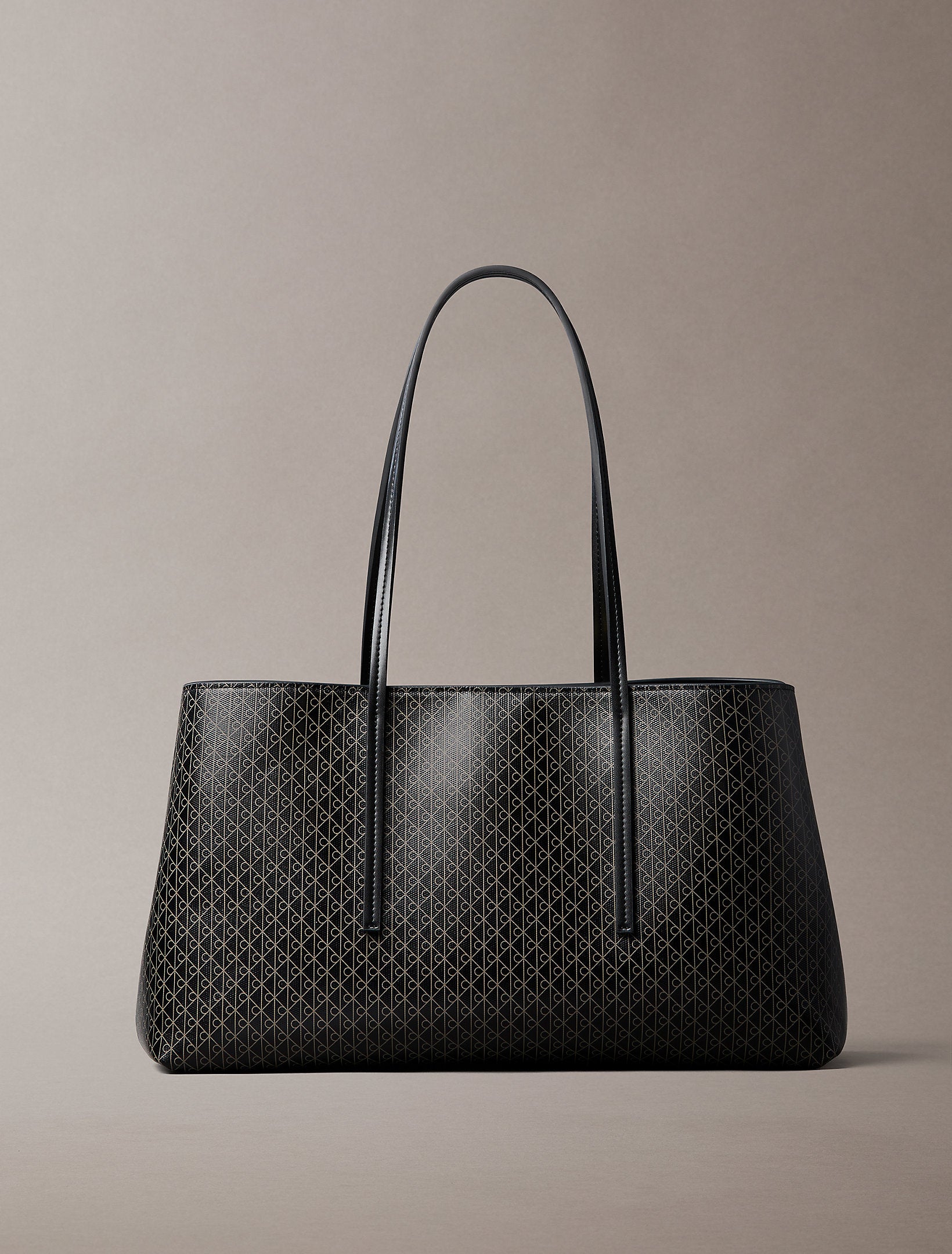 حقيبة كالفين كلاين Emblem Aop Medium Work Tote