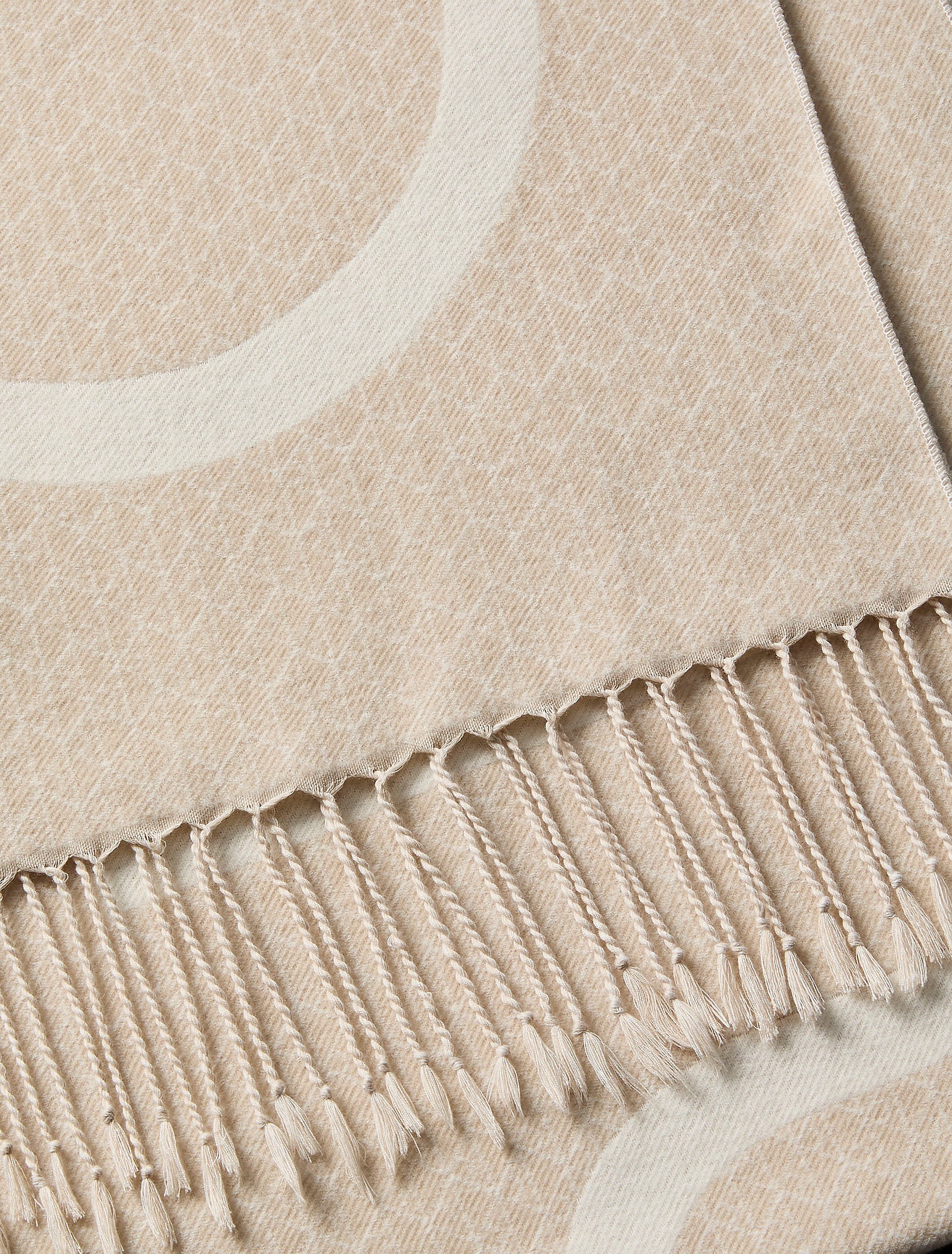 وشاح كالفين كلاين Aop Bold Logo Woven Mw