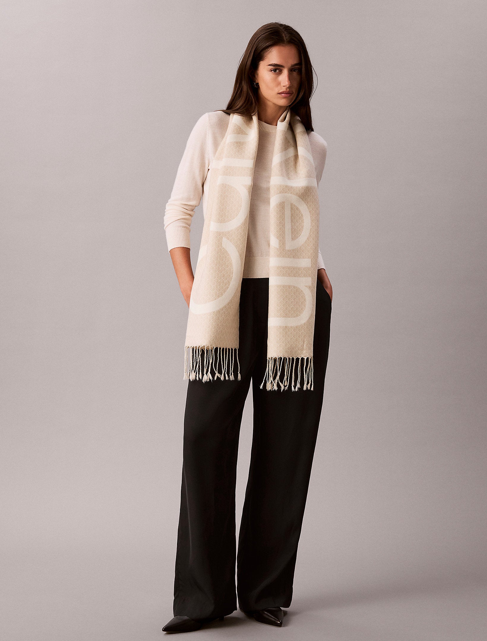 وشاح كالفين كلاين Aop Bold Logo Woven Mw