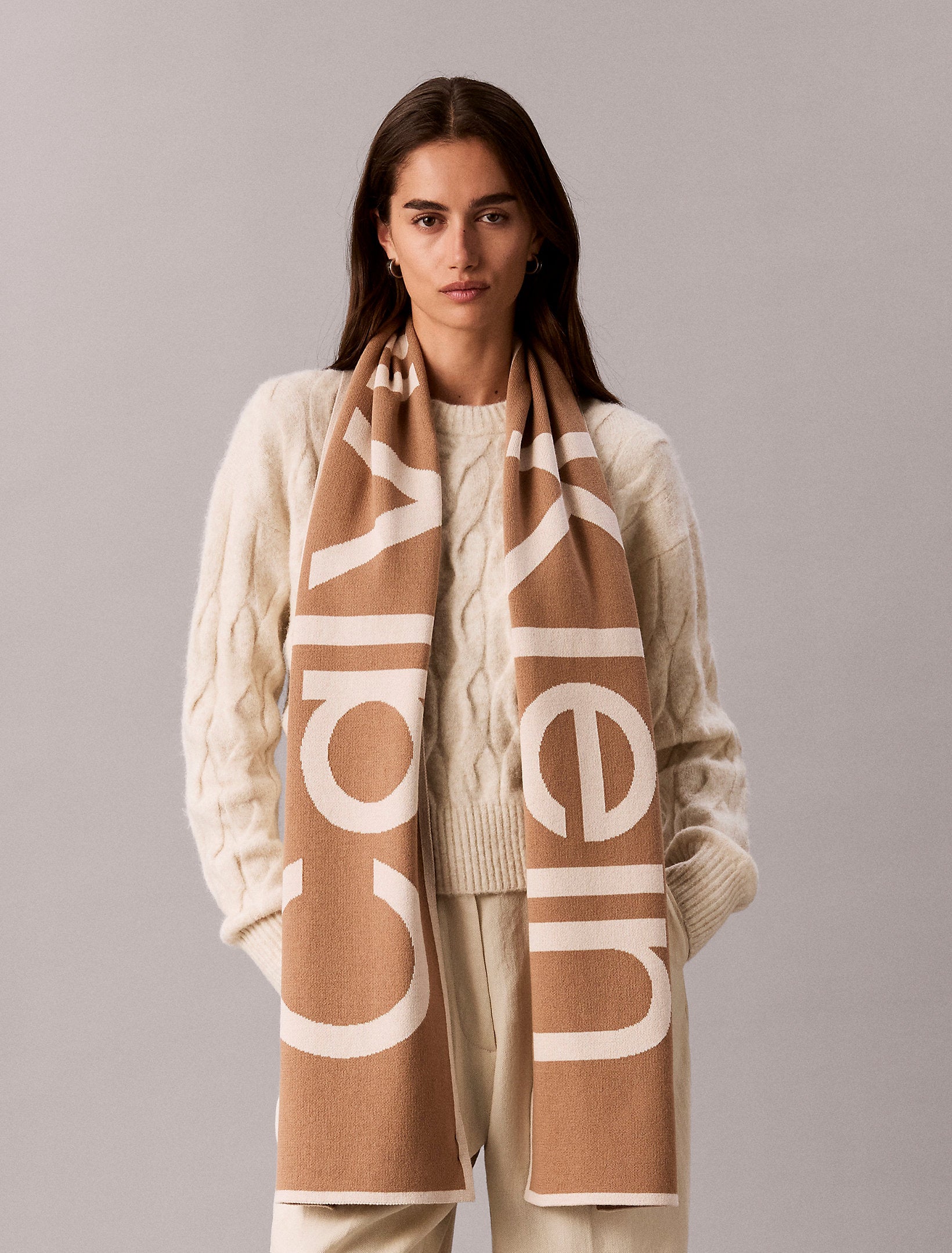 وشاح كالفين كلاين Bold Logo 2-Tone Jacquard